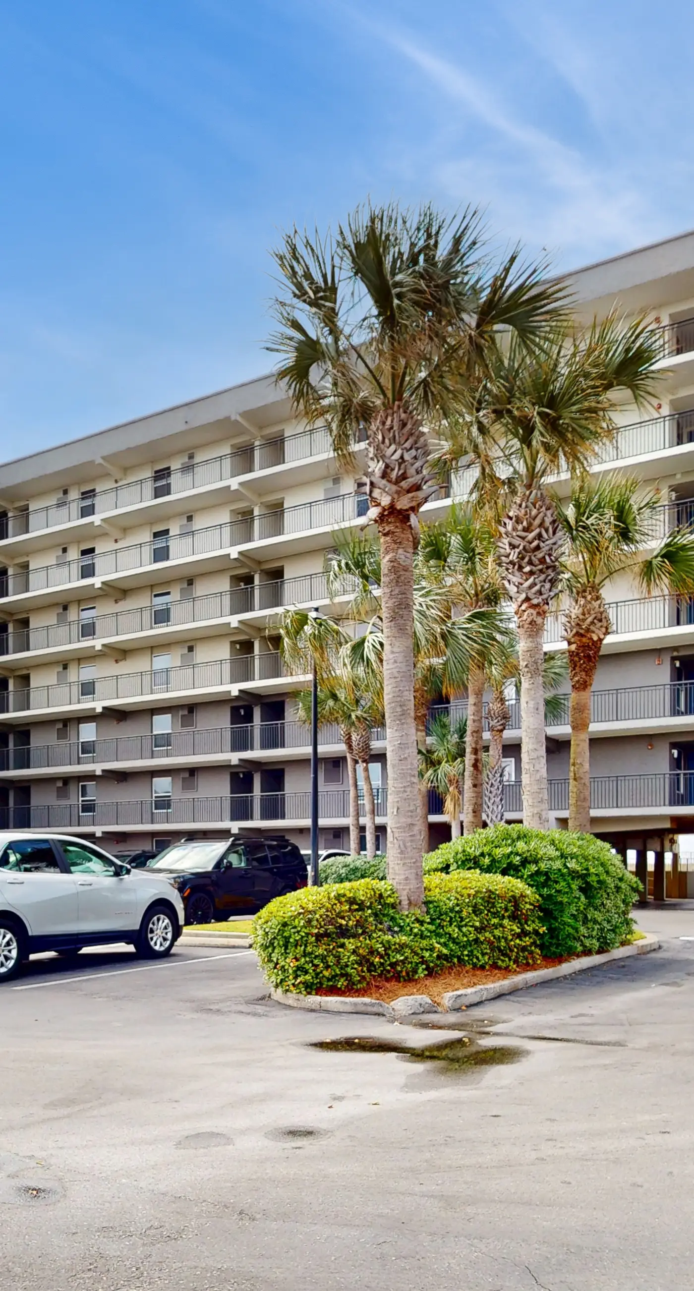 Island Echos 3P. Cozy Gulf-front condo with 2 beach chairs - close to entertainment