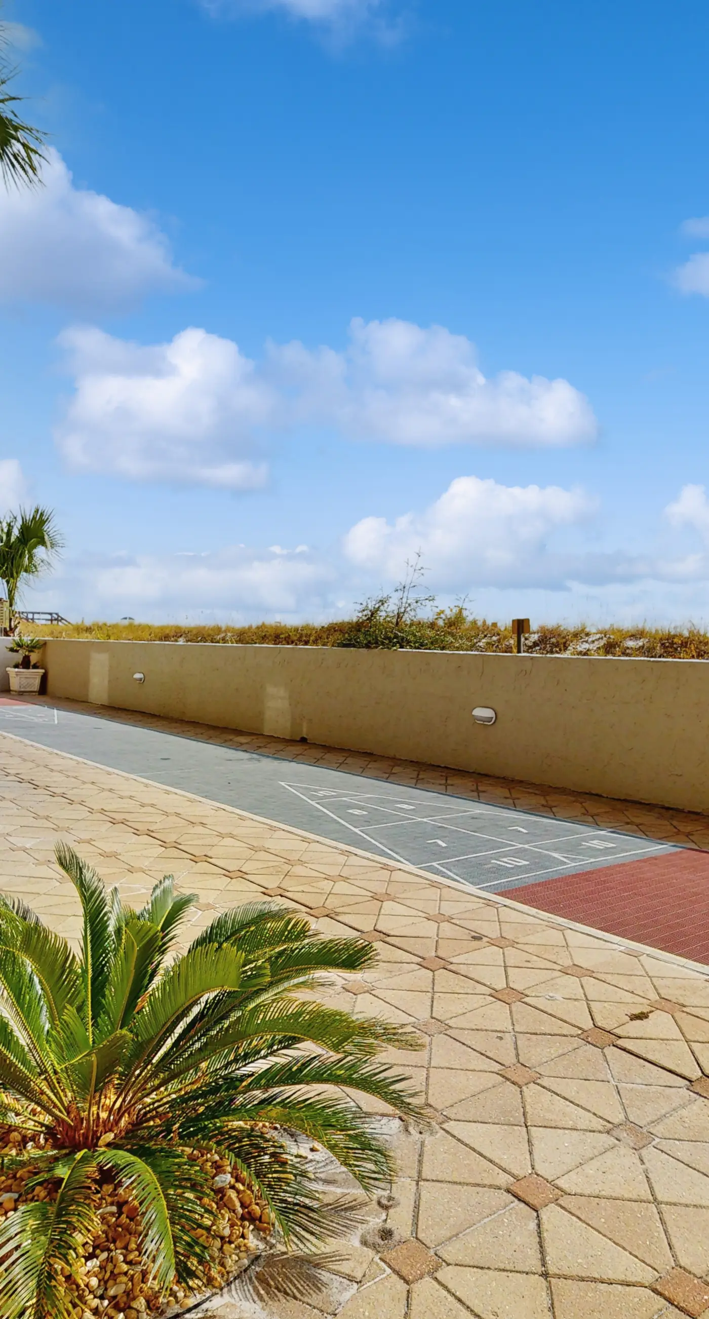 Island Echos 3P. Cozy Gulf-front condo with 2 beach chairs - close to entertainment