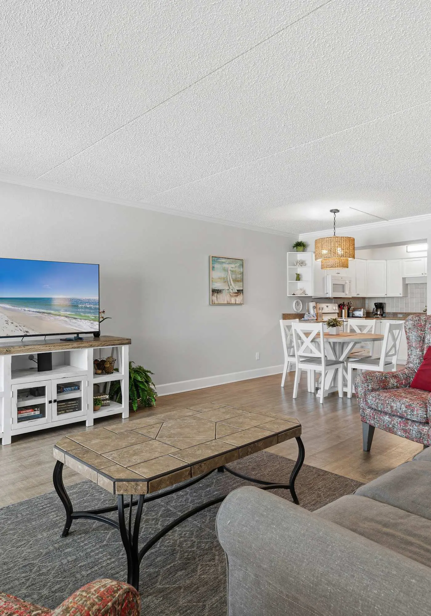 Cozy Gulf-front condo with 2 beach chairs - close to entertainment