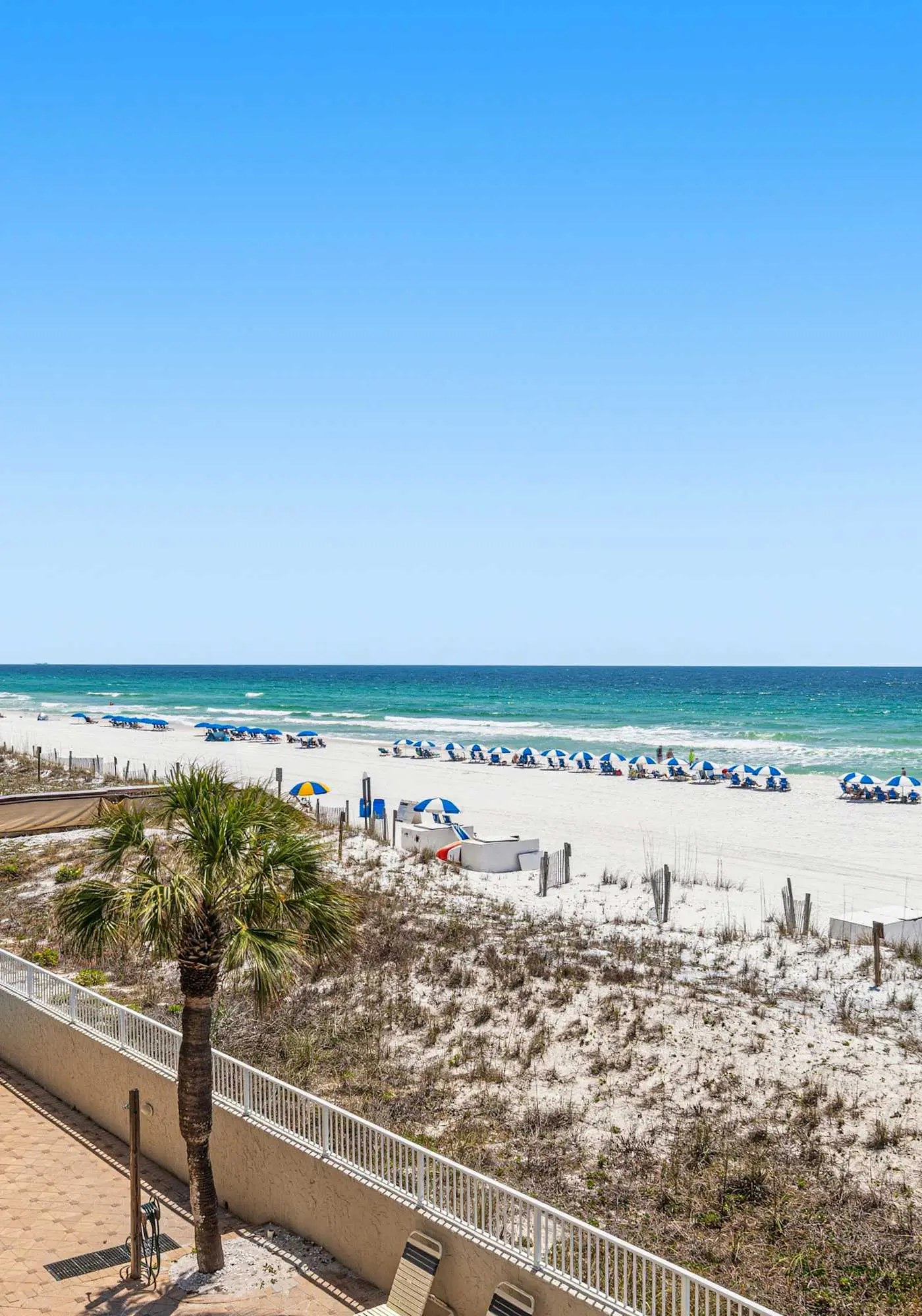 Cozy Gulf-front condo with 2 beach chairs - close to entertainment