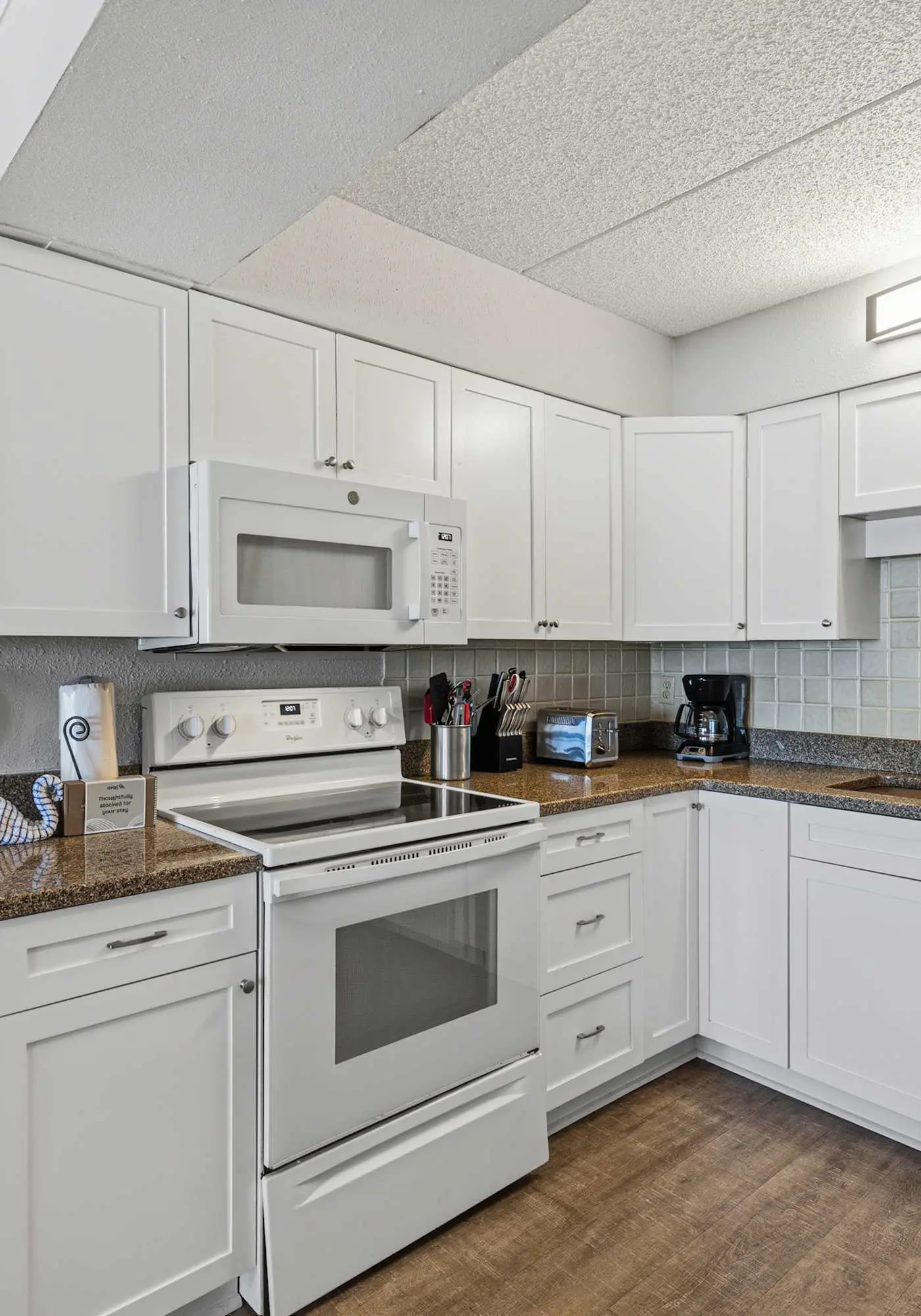 Cozy Gulf-front condo with 2 beach chairs - close to entertainment