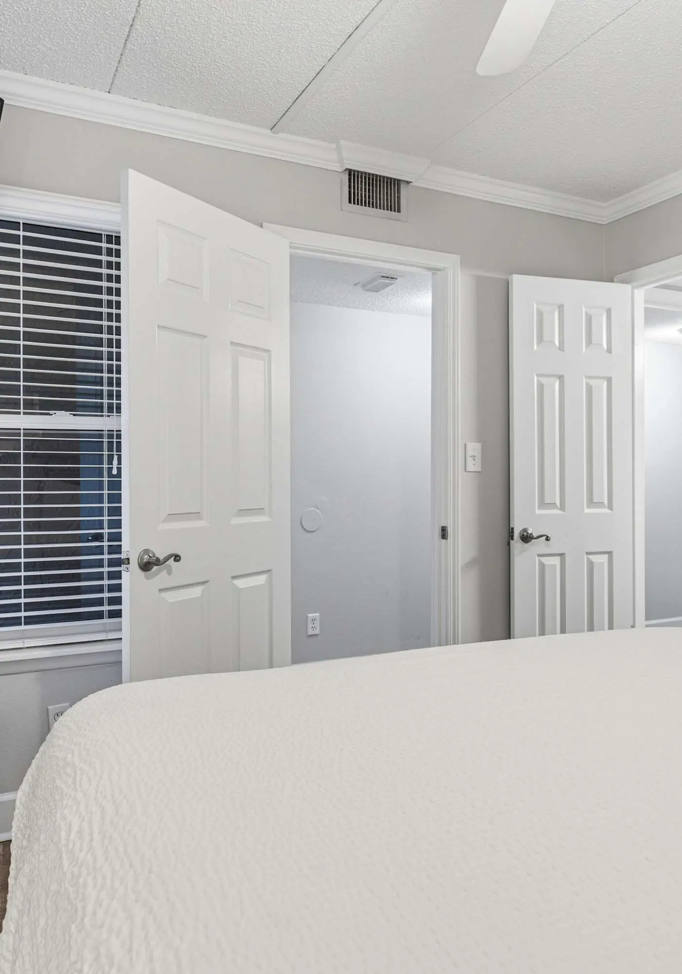 Cozy Gulf-front condo with 2 beach chairs - close to entertainment