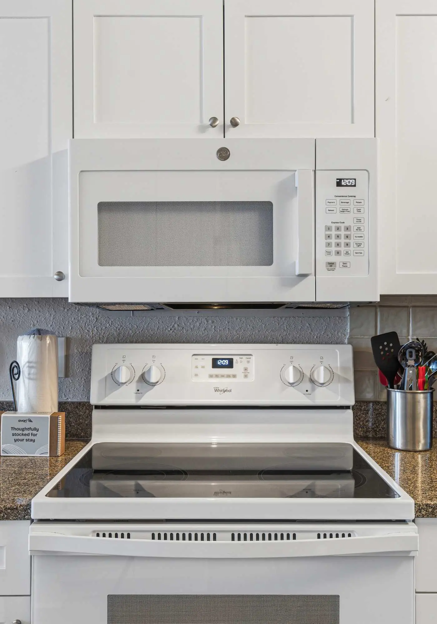 Cozy Gulf-front condo with 2 beach chairs - close to entertainment