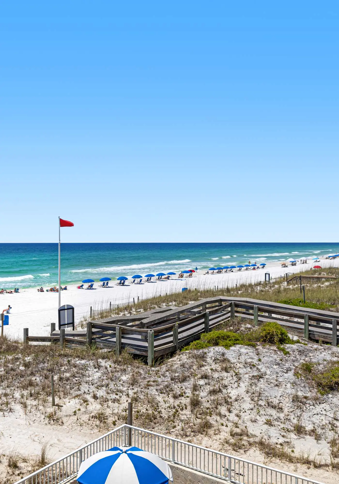 Cozy Gulf-front condo with 2 beach chairs - close to entertainment