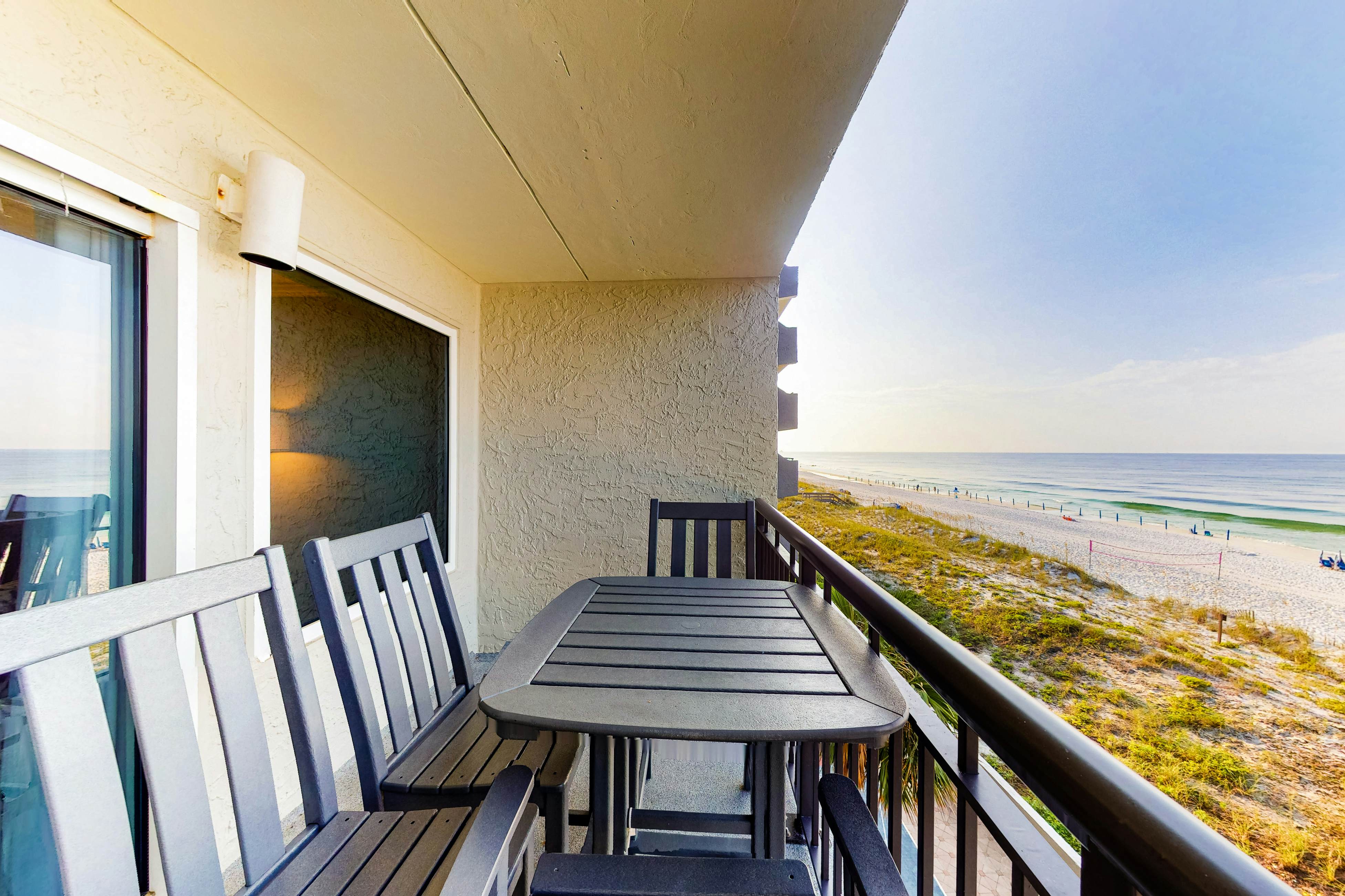 Great beachfront condo, pool & tennis courts - quick drive to dining!