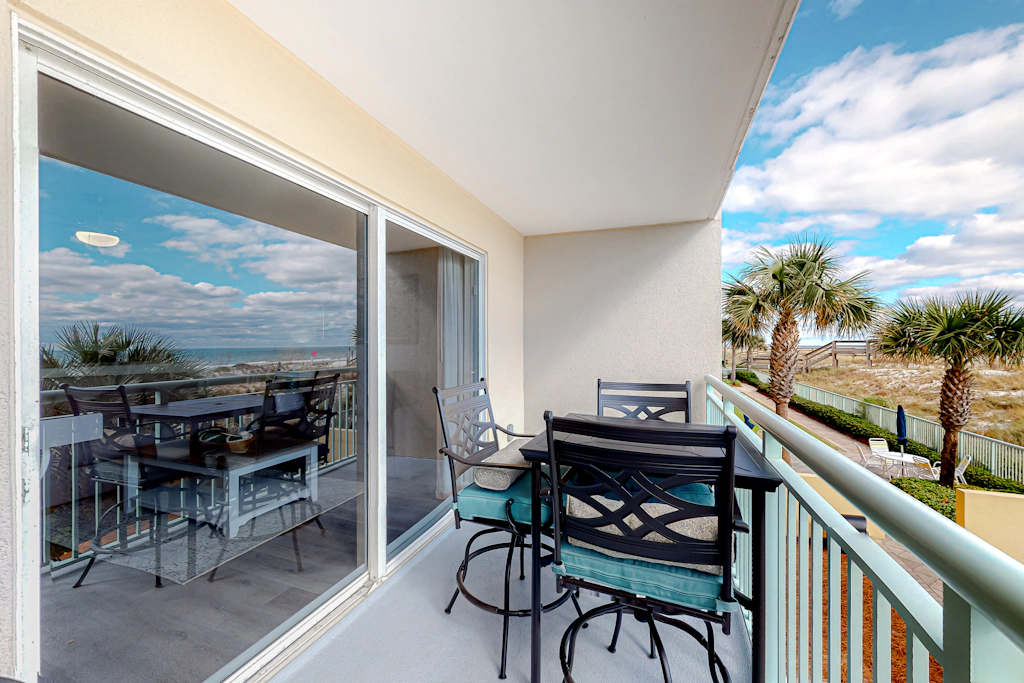 Oceanfront Condo with Shared Pool & Hot Tub, Ocean View, & Private Washer/Dryer