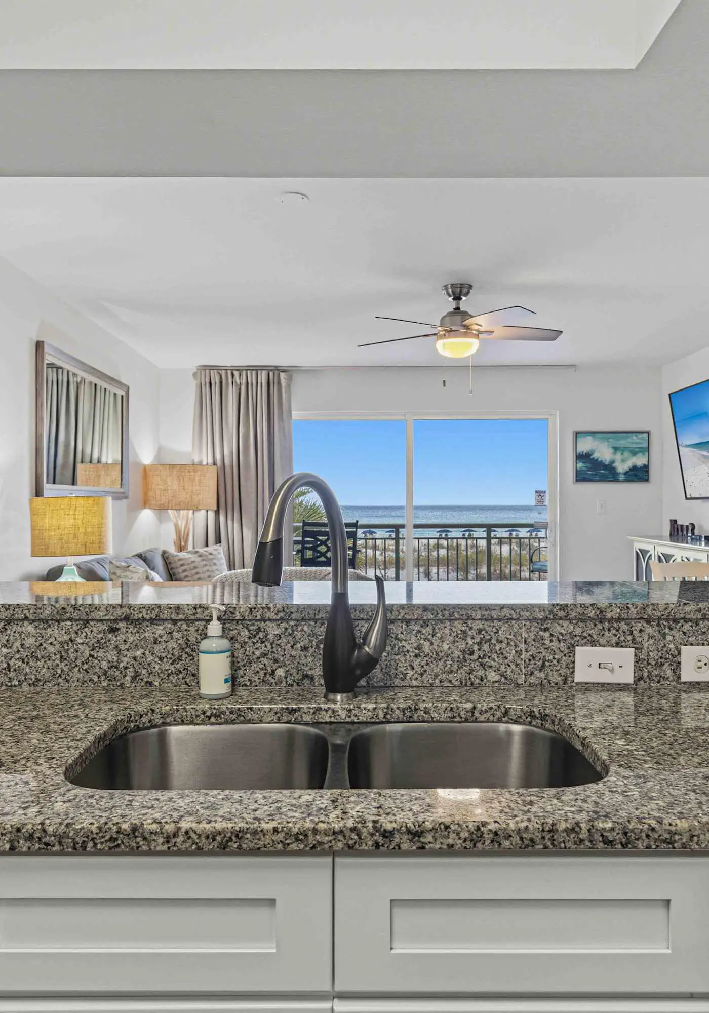 Oceanfront Condo with Shared Pool & Hot Tub, Ocean View, & Private Washer/Dryer