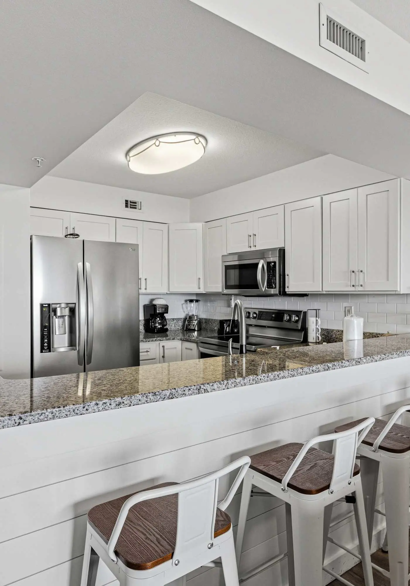 Oceanfront Condo with Shared Pool & Hot Tub, Ocean View, & Private Washer/Dryer