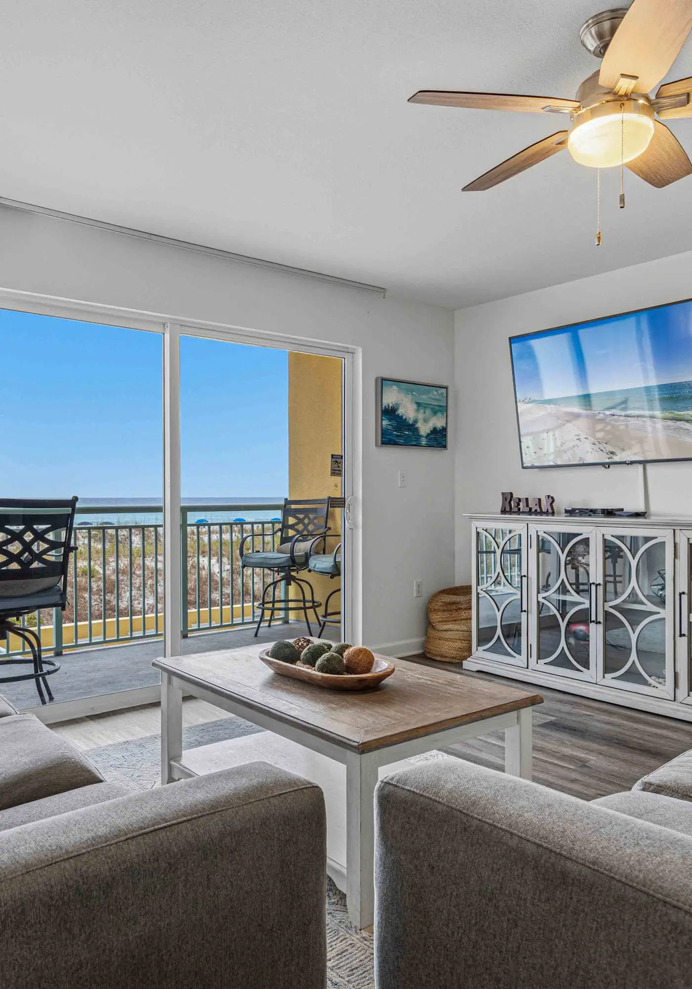 Oceanfront Condo with Shared Pool & Hot Tub, Ocean View, & Private Washer/Dryer