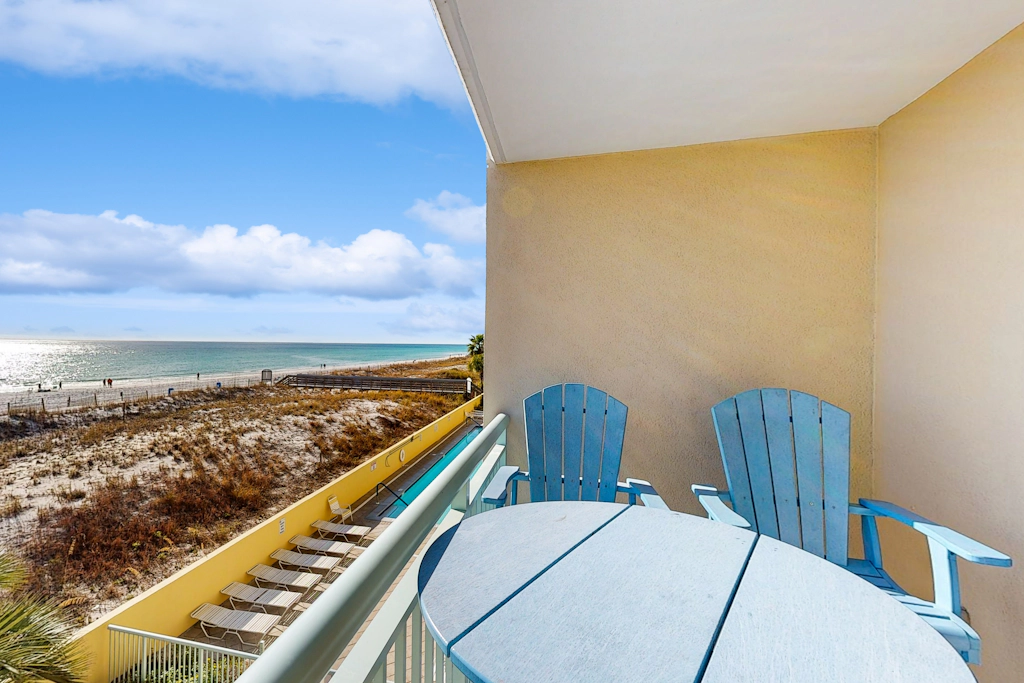 Stylish beach getaway with shared pool, private balcony, gulf views & fast WiFi