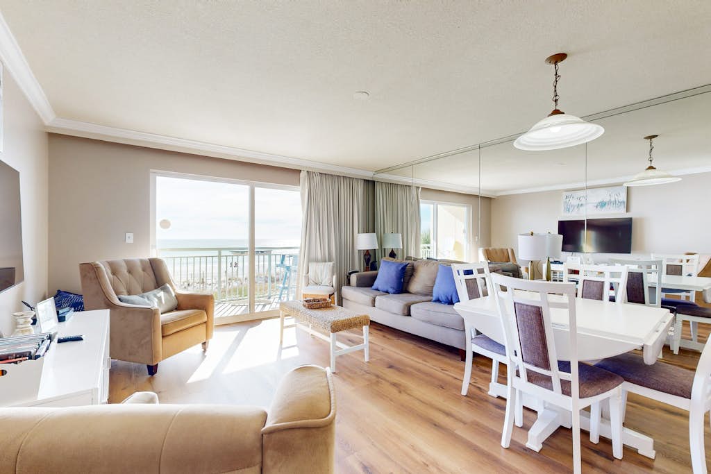 Stylish beach getaway with shared pool, private balcony, gulf views & fast WiFi