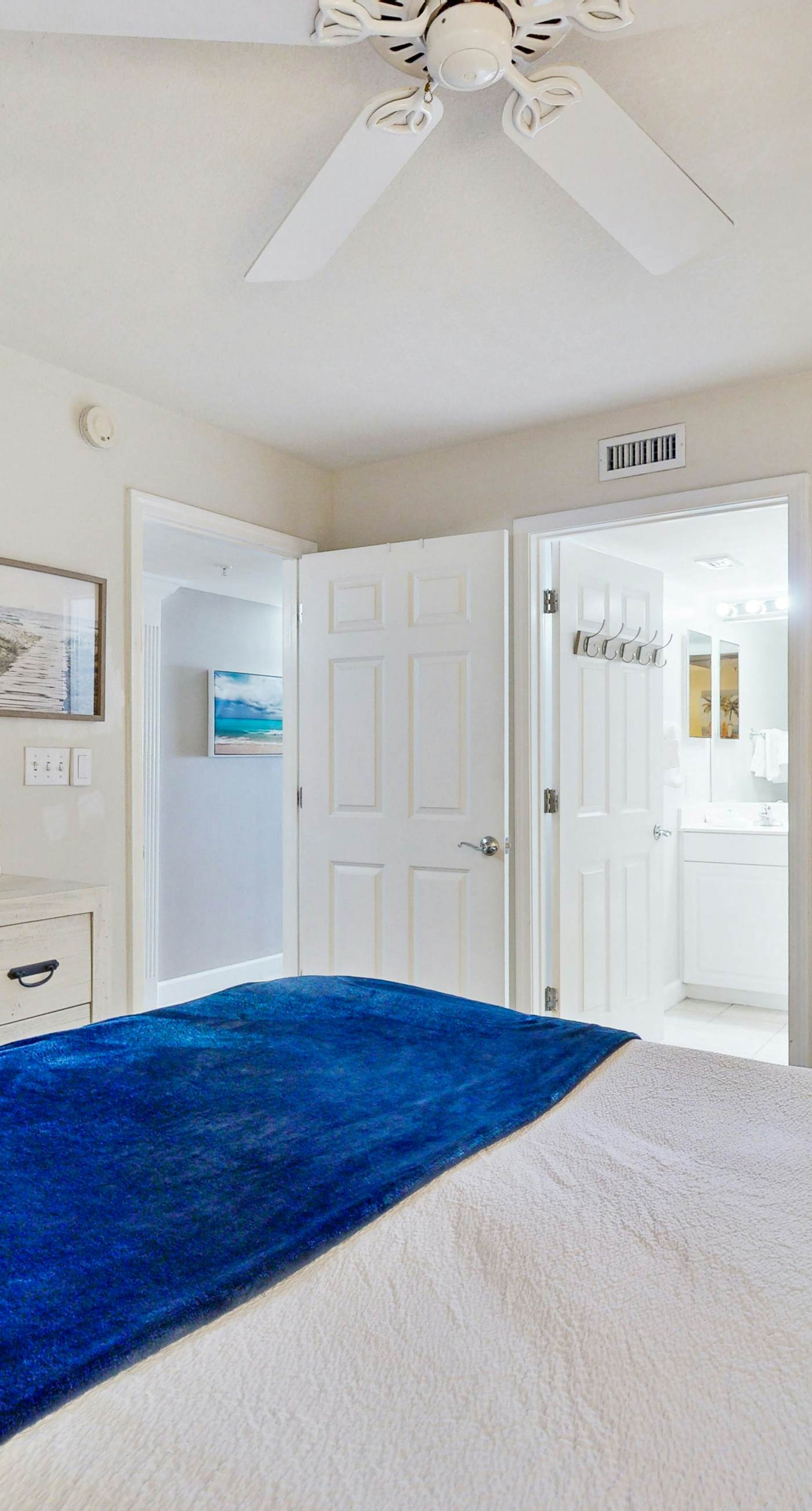 Pelican Isle 209-Stylish beach getaway with shared pool, private balcony, gulf views & fast WiFi