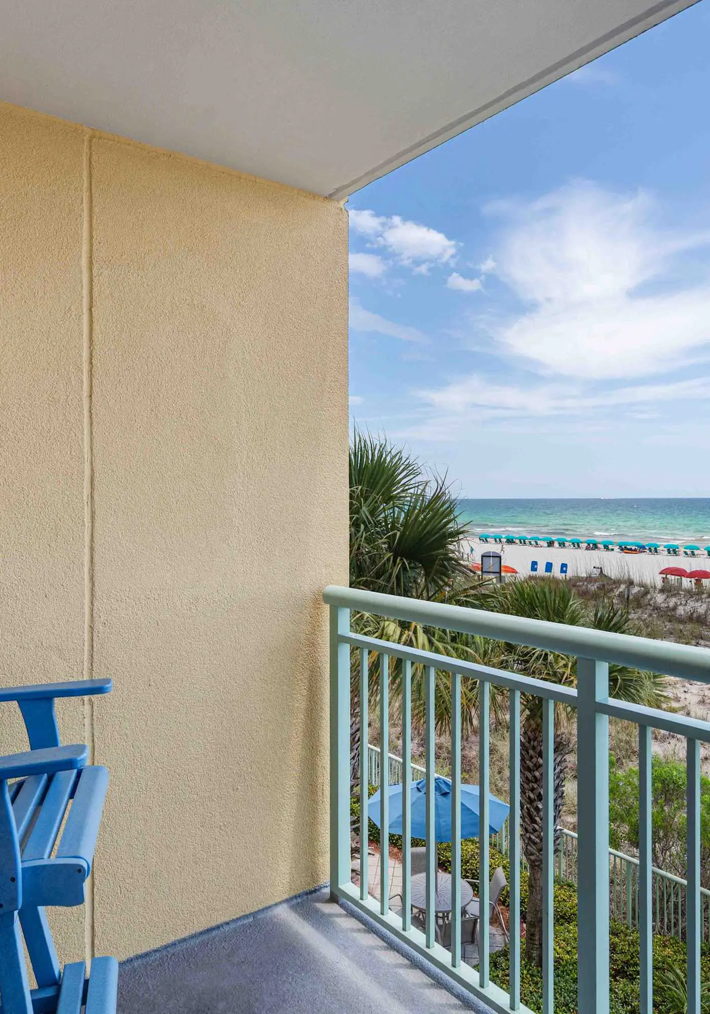 Stylish beach getaway with shared pool, private balcony, gulf views & fast WiFi