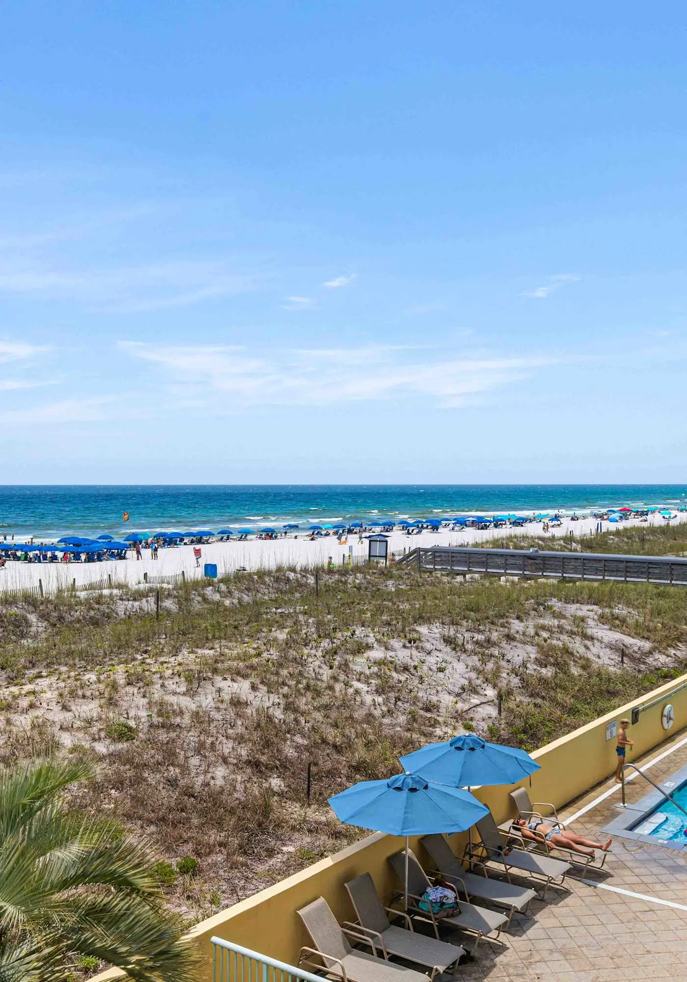 Stylish beach getaway with shared pool, private balcony, gulf views & fast WiFi