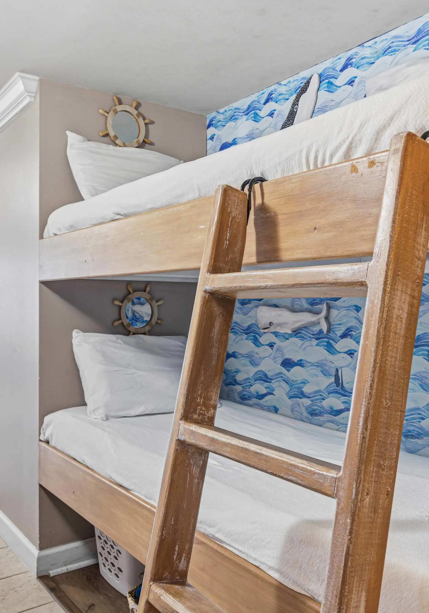 Stylish beach getaway with shared pool, private balcony, gulf views & fast WiFi