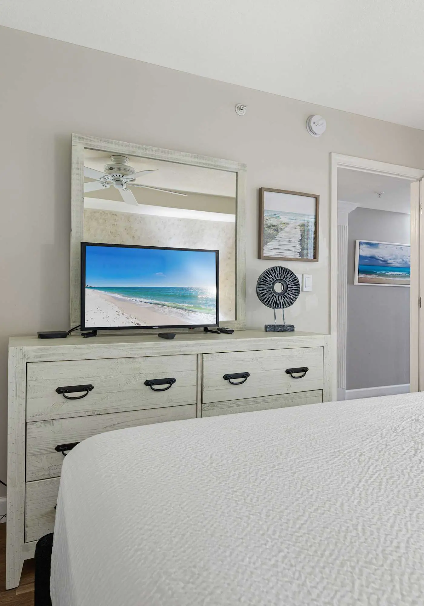 Stylish beach getaway with shared pool, private balcony, gulf views & fast WiFi