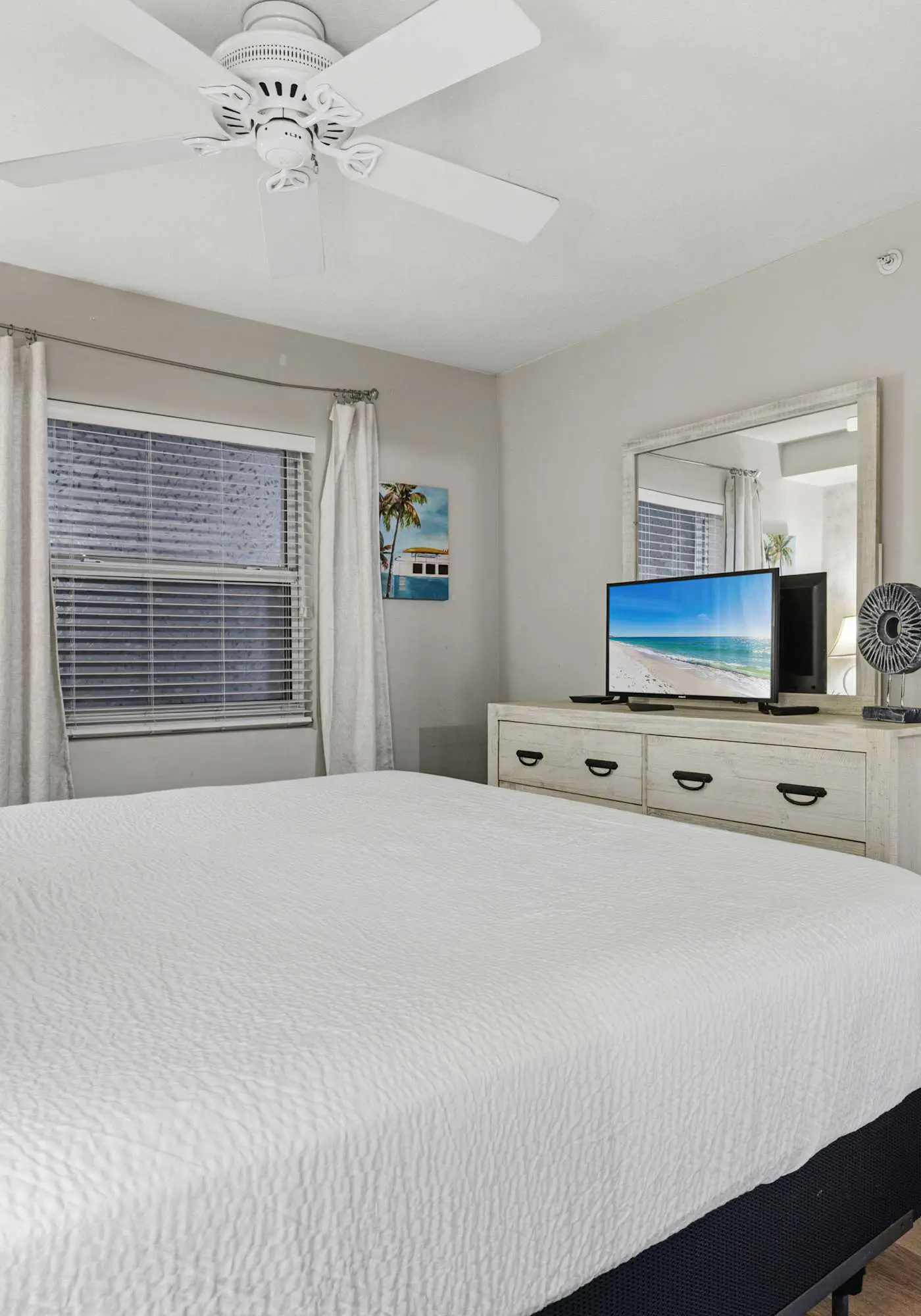Stylish beach getaway with shared pool, private balcony, gulf views & fast WiFi