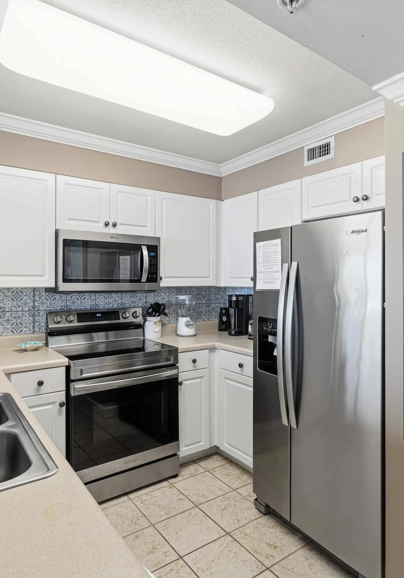 Stylish beach getaway with shared pool, private balcony, gulf views & fast WiFi