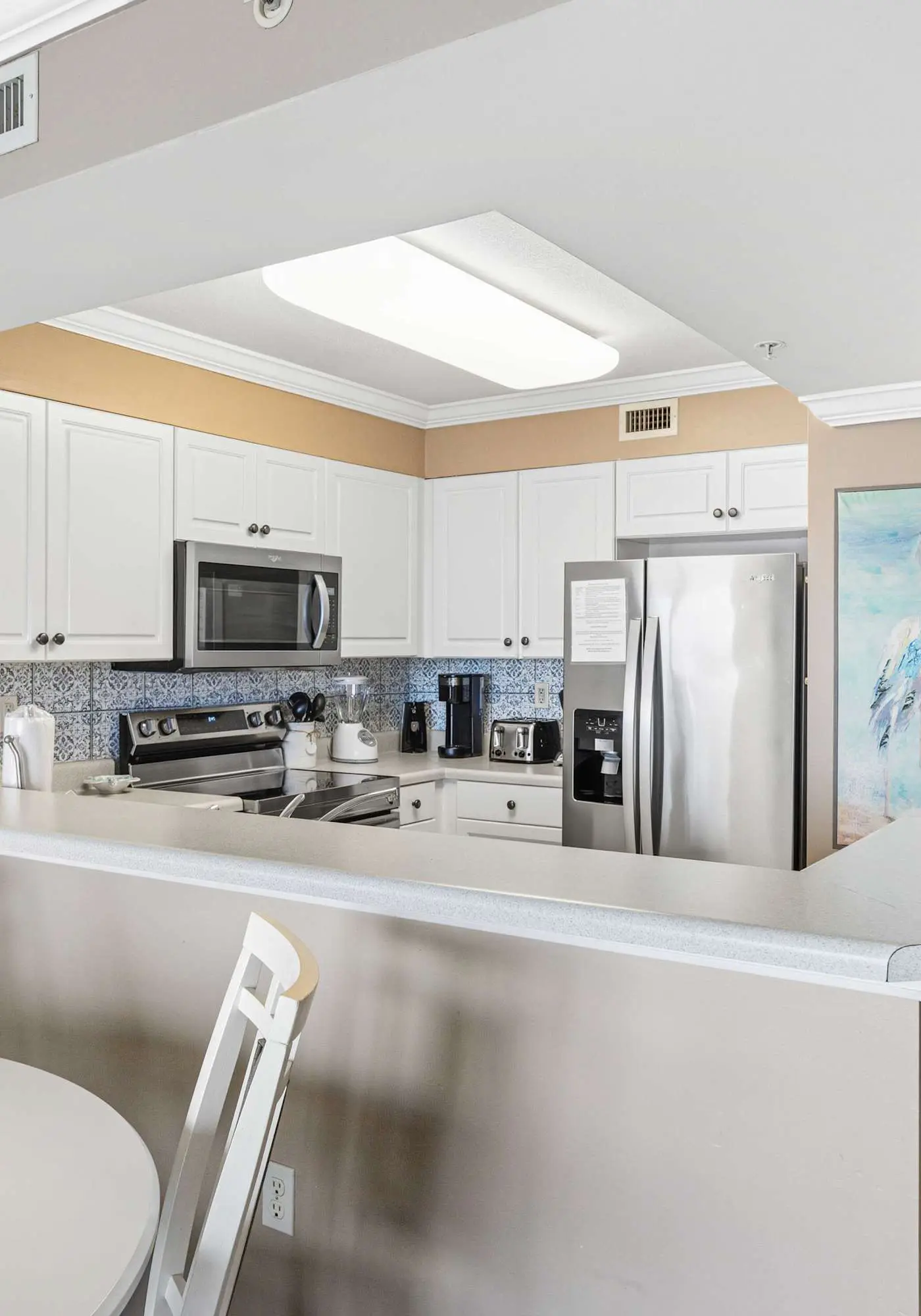 Stylish beach getaway with shared pool, private balcony, gulf views & fast WiFi