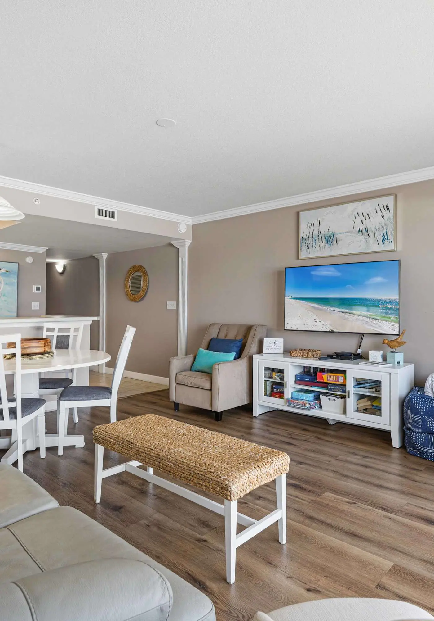 Stylish beach getaway with shared pool, private balcony, gulf views & fast WiFi