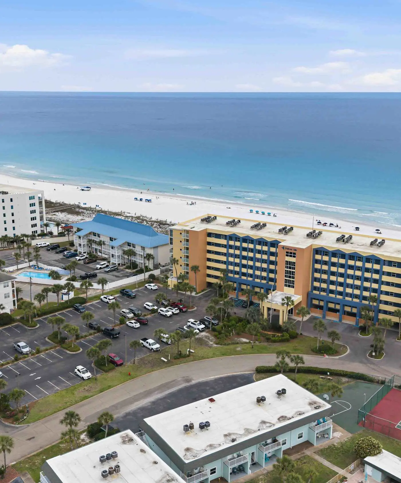 Stylish beach getaway with shared pool, private balcony, gulf views & fast WiFi