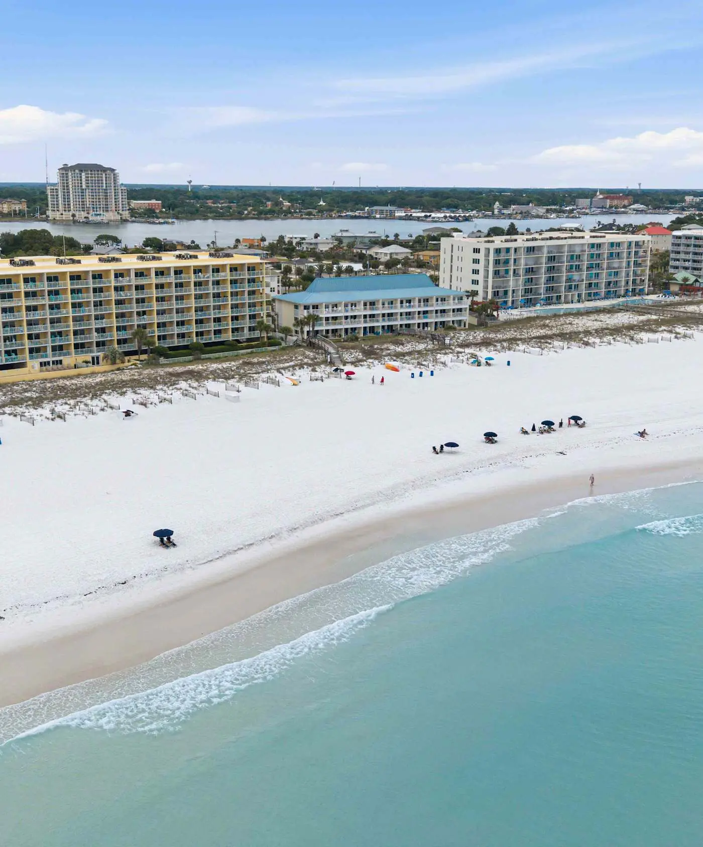 Stylish beach getaway with shared pool, private balcony, gulf views & fast WiFi