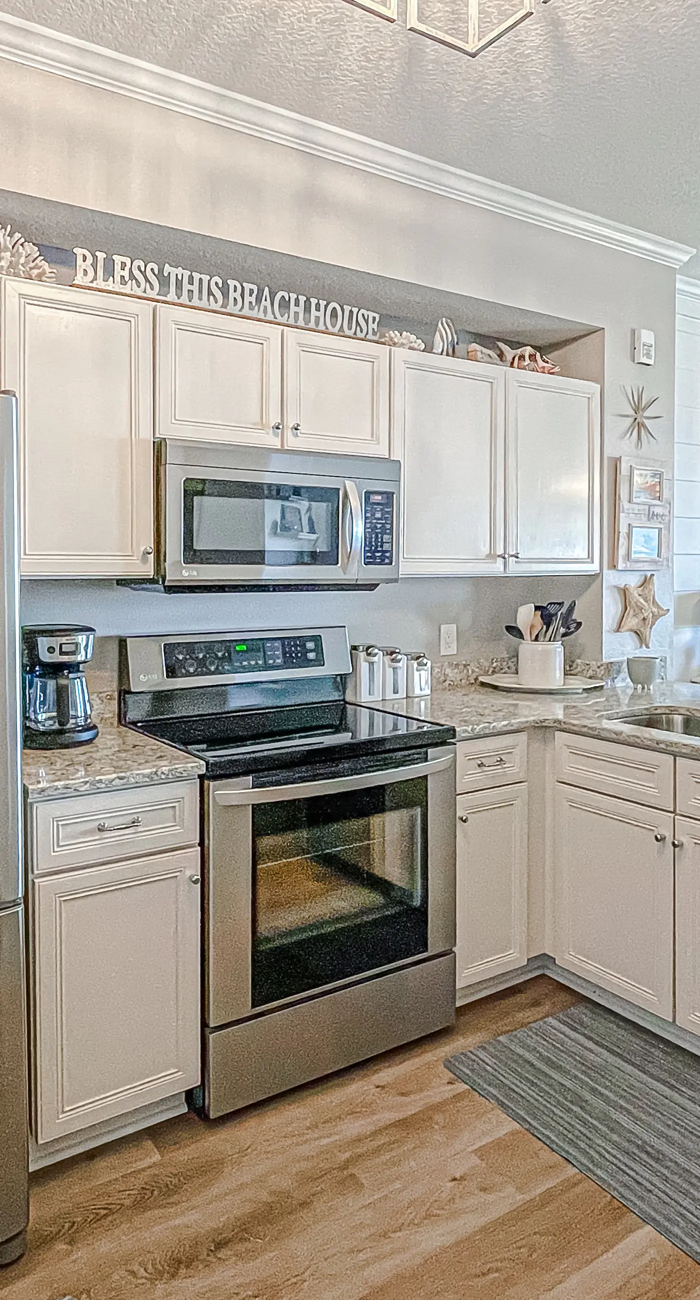 Beautifully decorated oceanfront condo with resort pool, & huge walk-in showers
