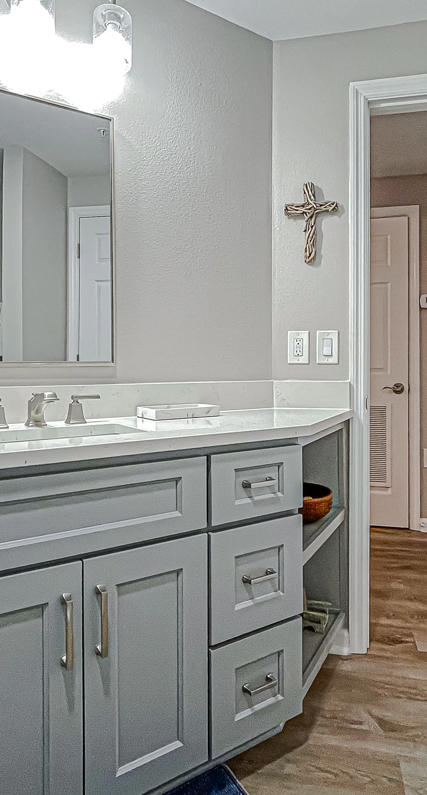 Beautifully decorated oceanfront condo with resort pool, & huge walk-in showers