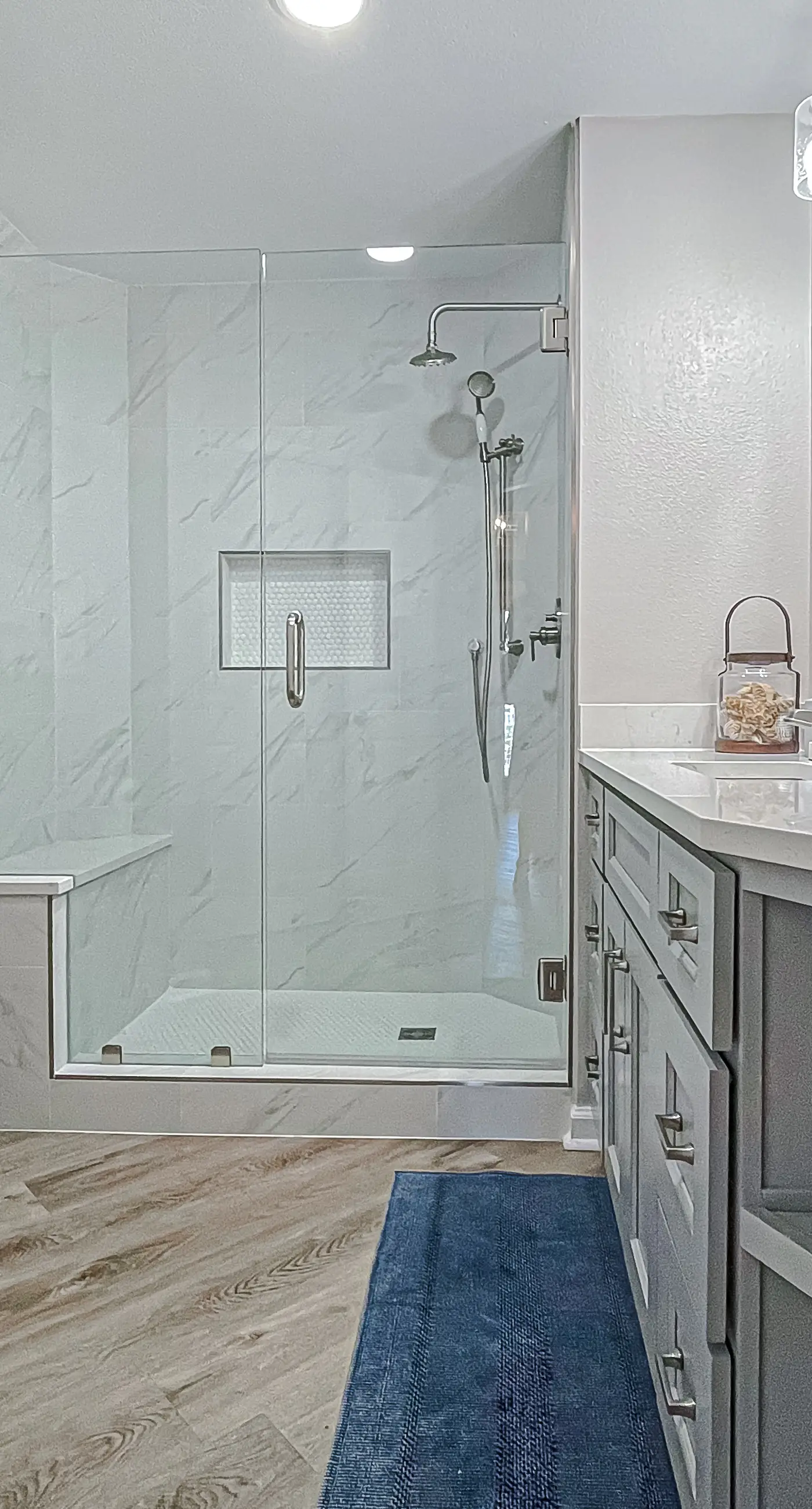 Beautifully decorated oceanfront condo with resort pool, & huge walk-in showers
