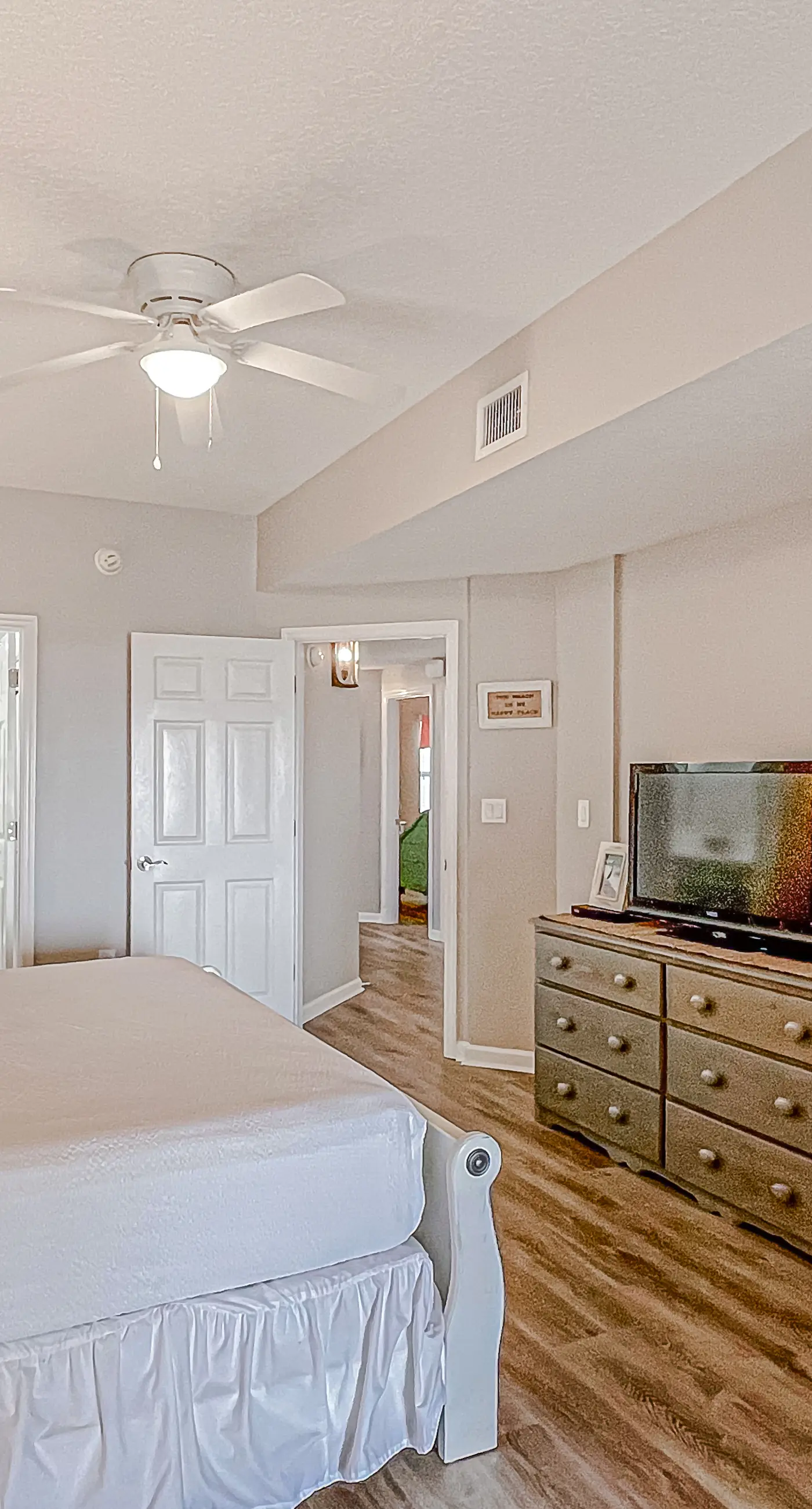 Beautifully decorated oceanfront condo with resort pool, & huge walk-in showers
