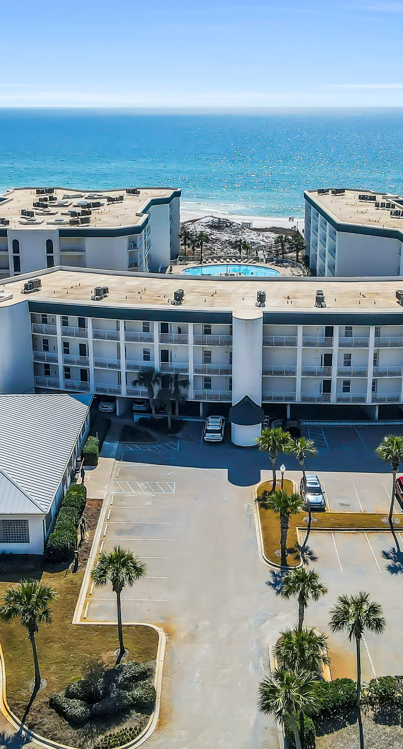 Beautifully decorated oceanfront condo with resort pool, & huge walk-in showers