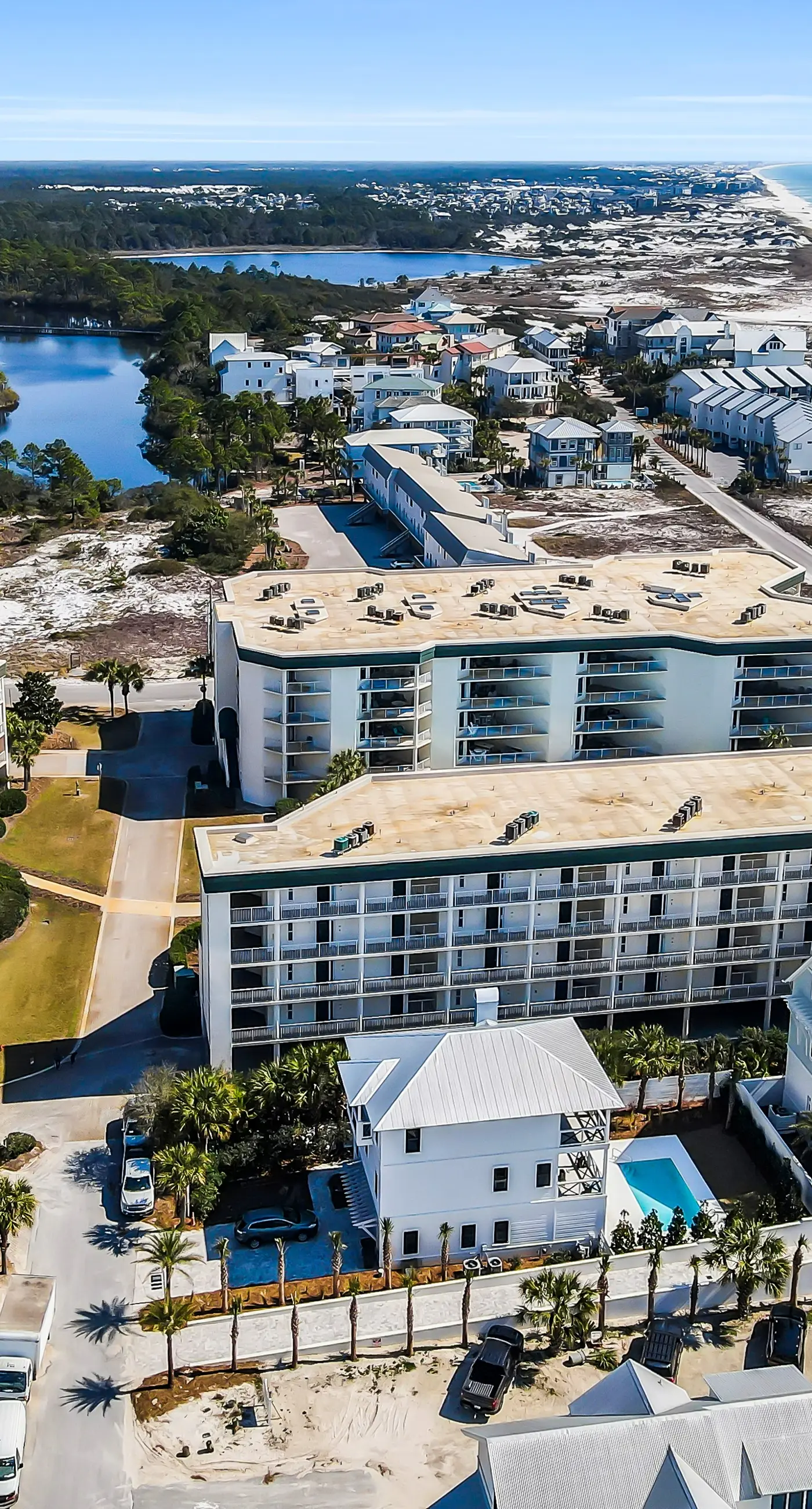 Beautifully decorated oceanfront condo with resort pool, & huge walk-in showers