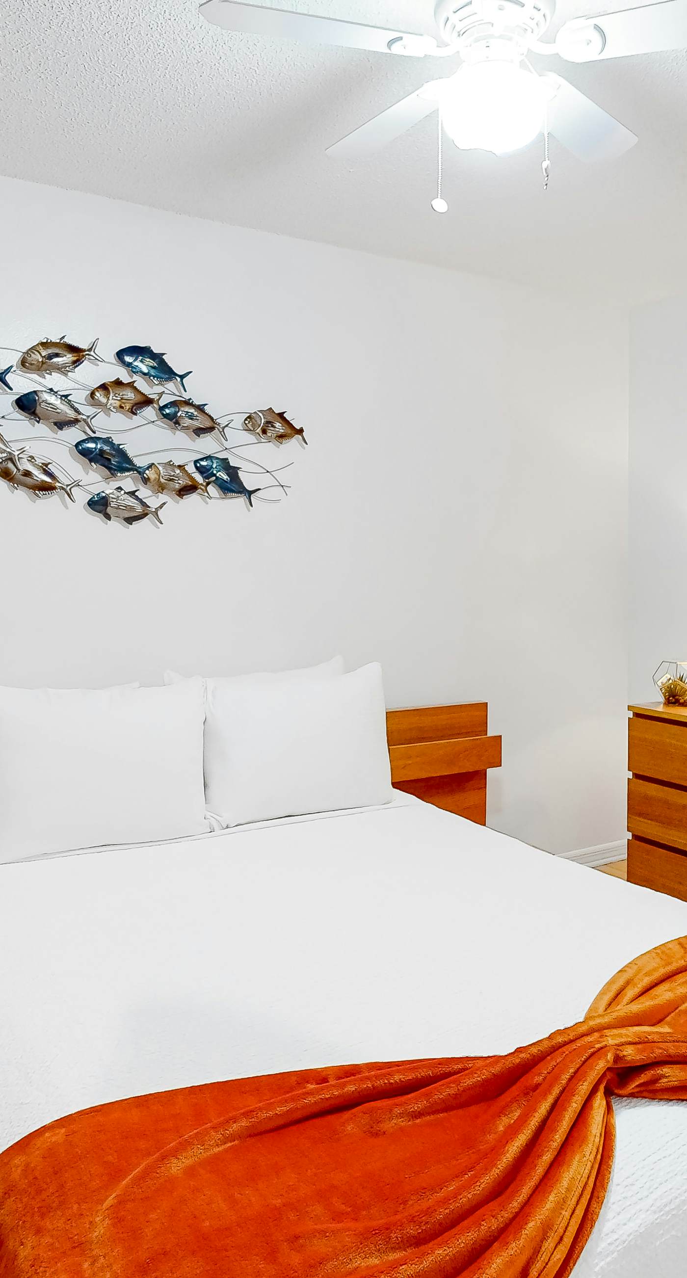 Ground-floor condo 1/2 block from the beach with patio, central AC, pool & WiFi