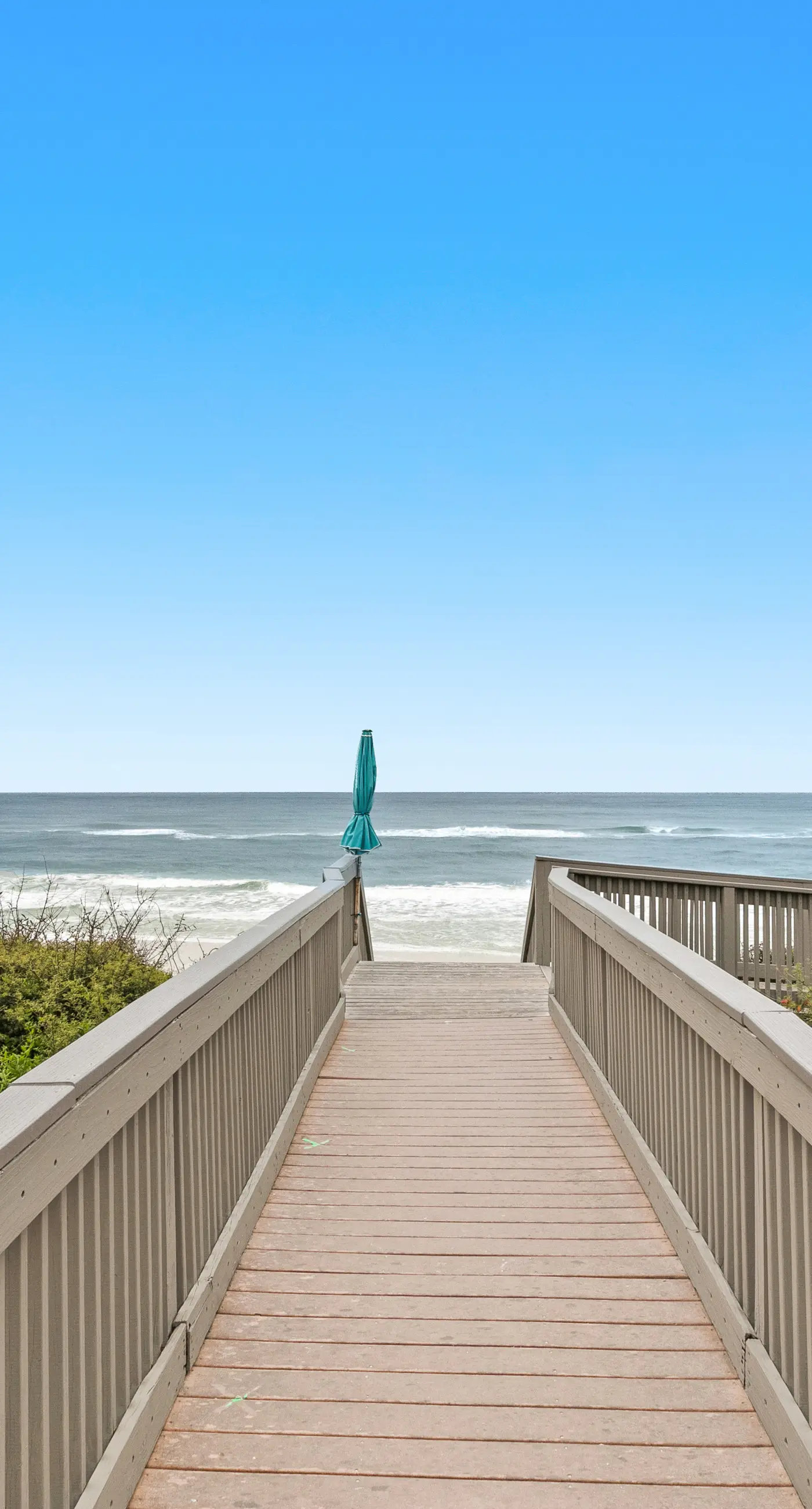 Luxuriously renovated condo with Gulf views, beach access, pool, & hot tub