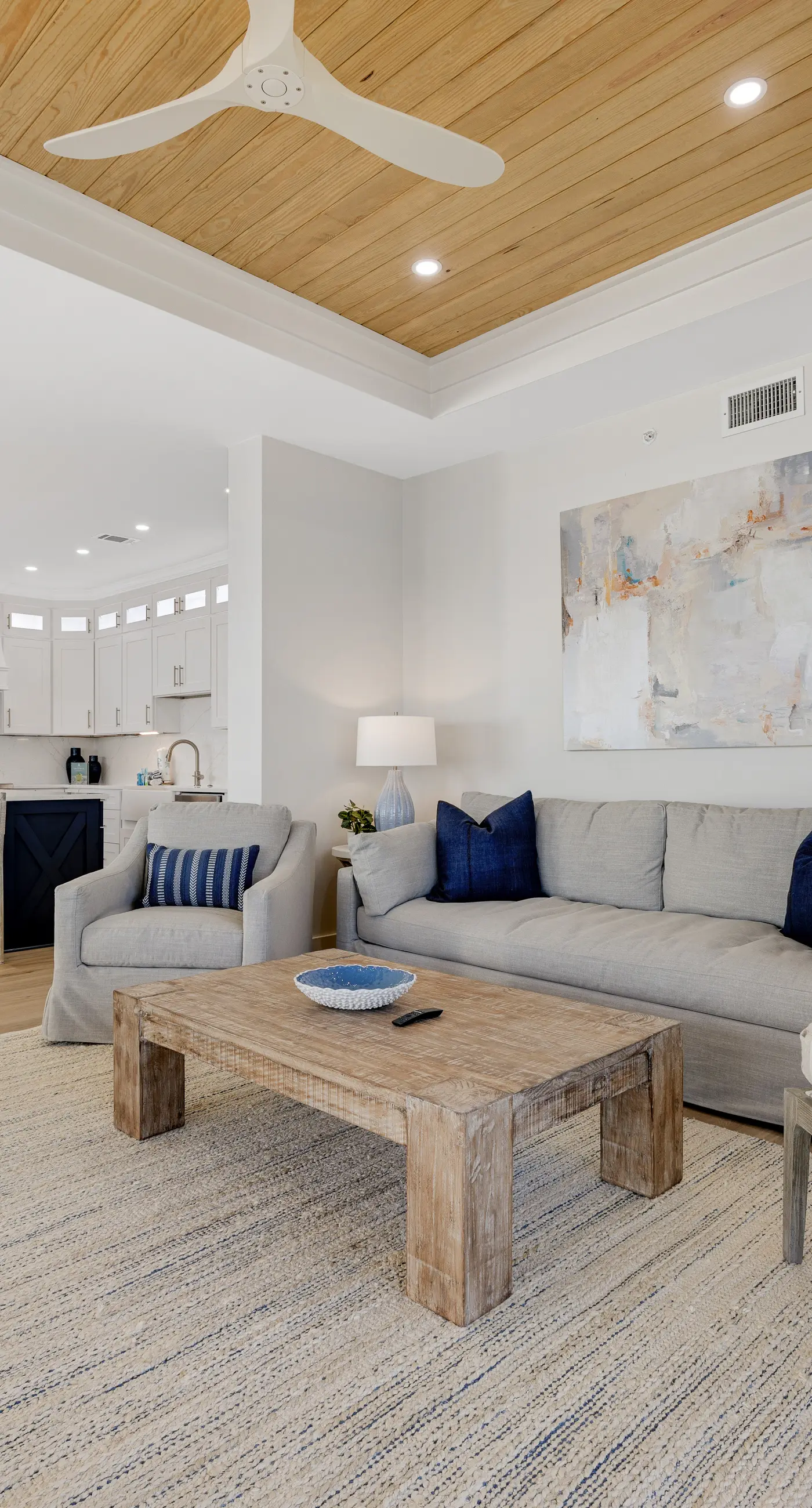 Luxuriously renovated condo with Gulf views, beach access, pool, & hot tub