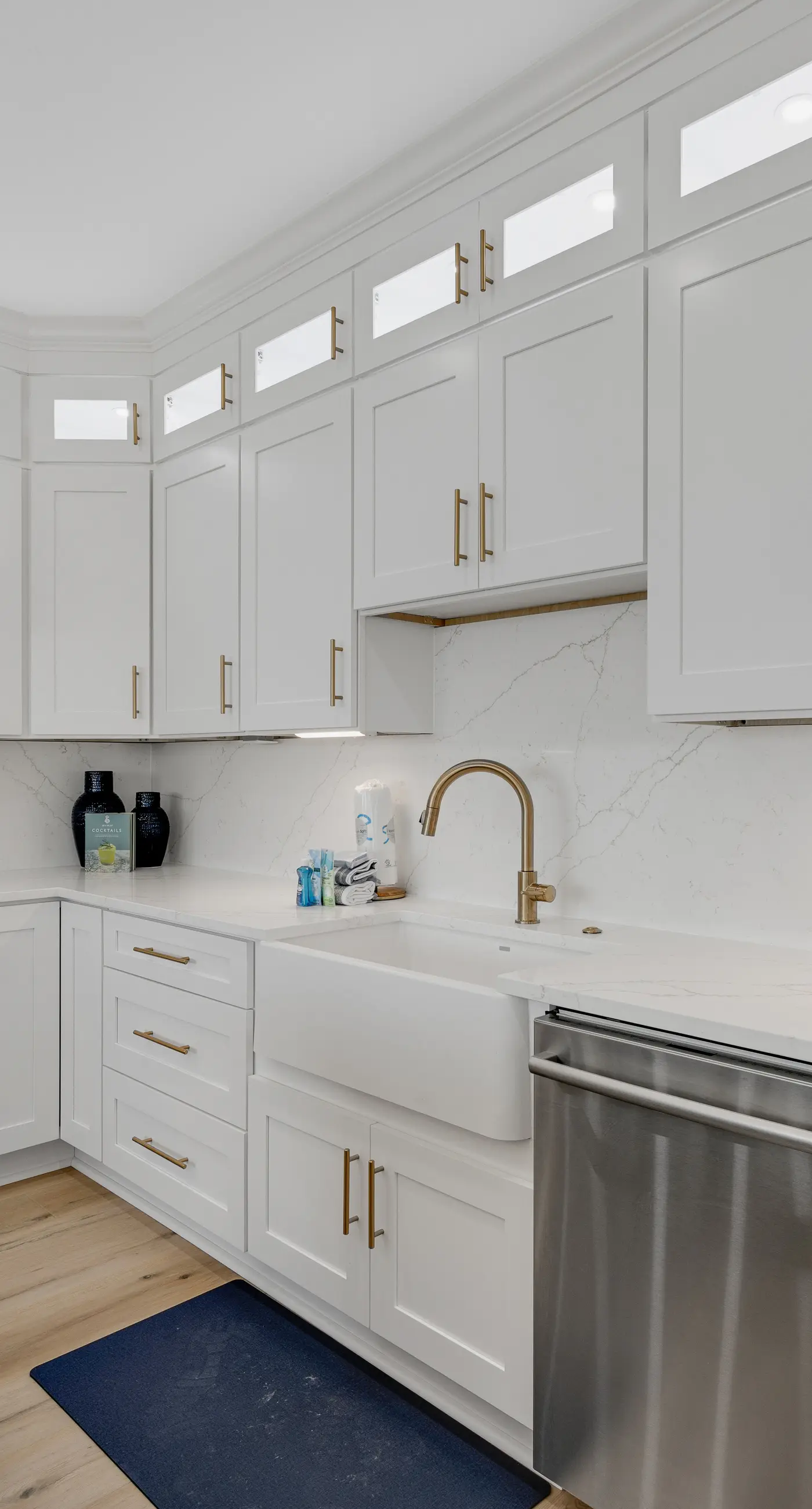 Luxuriously renovated condo with Gulf views, beach access, pool, & hot tub