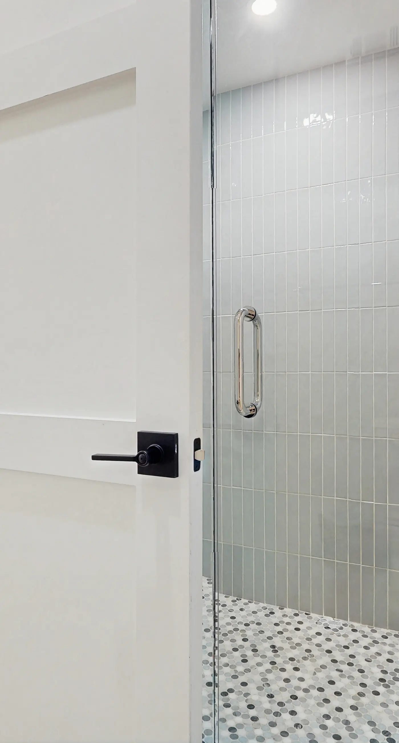 Luxuriously renovated condo with Gulf views, beach access, pool, & hot tub