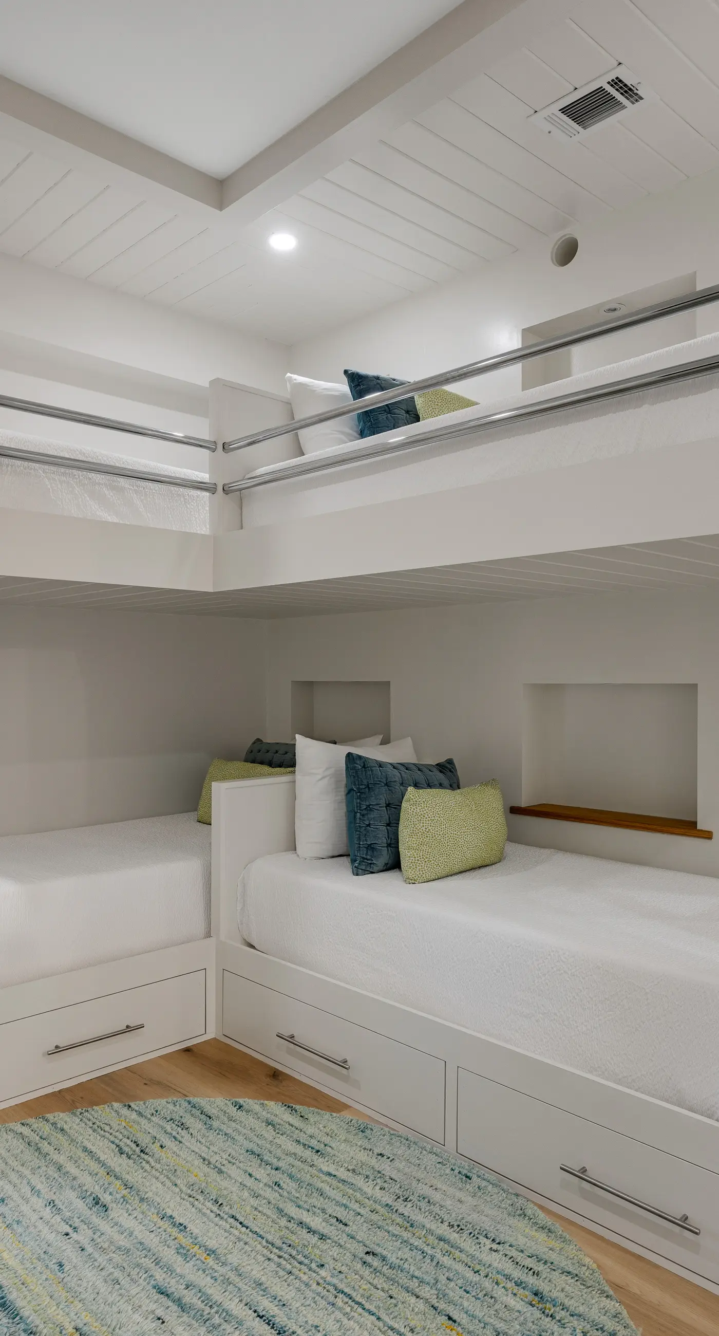 Luxuriously renovated condo with Gulf views, beach access, pool, & hot tub