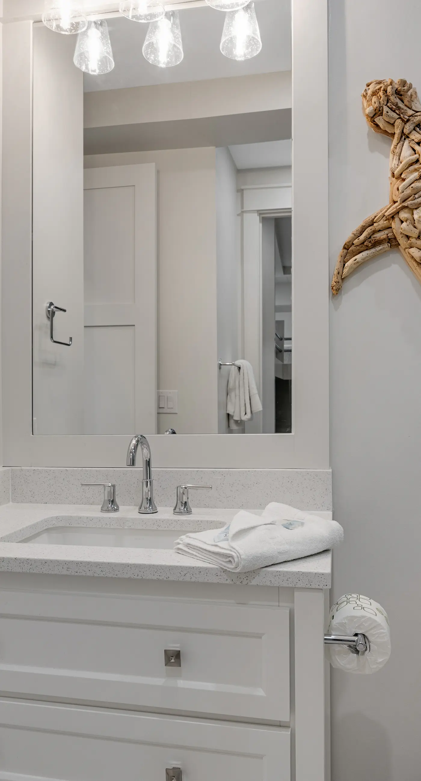 Luxuriously renovated condo with Gulf views, beach access, pool, & hot tub