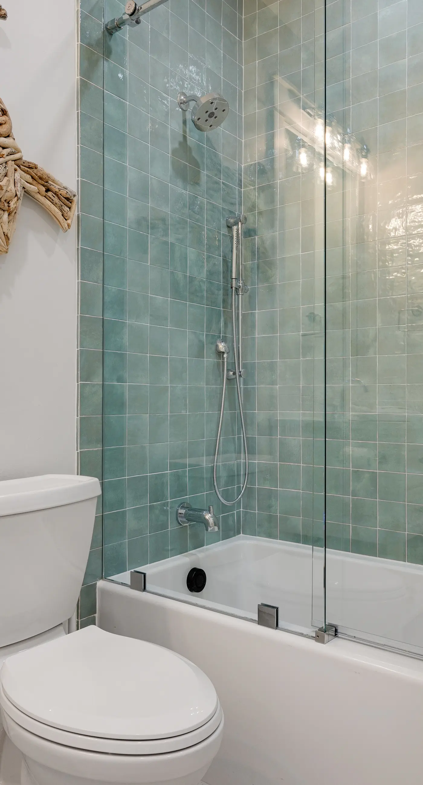 Luxuriously renovated condo with Gulf views, beach access, pool, & hot tub