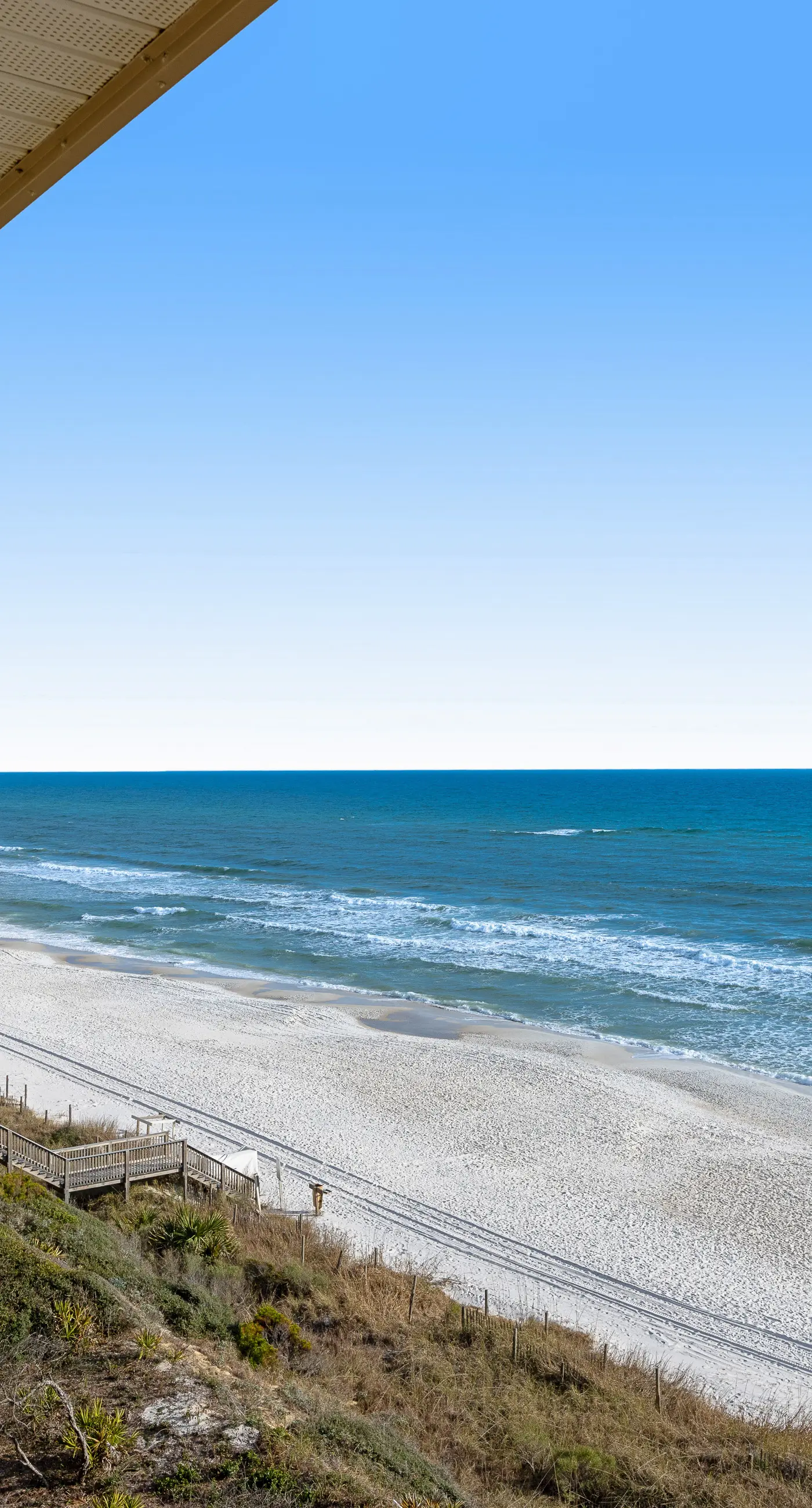 Luxuriously renovated condo with Gulf views, beach access, pool, & hot tub