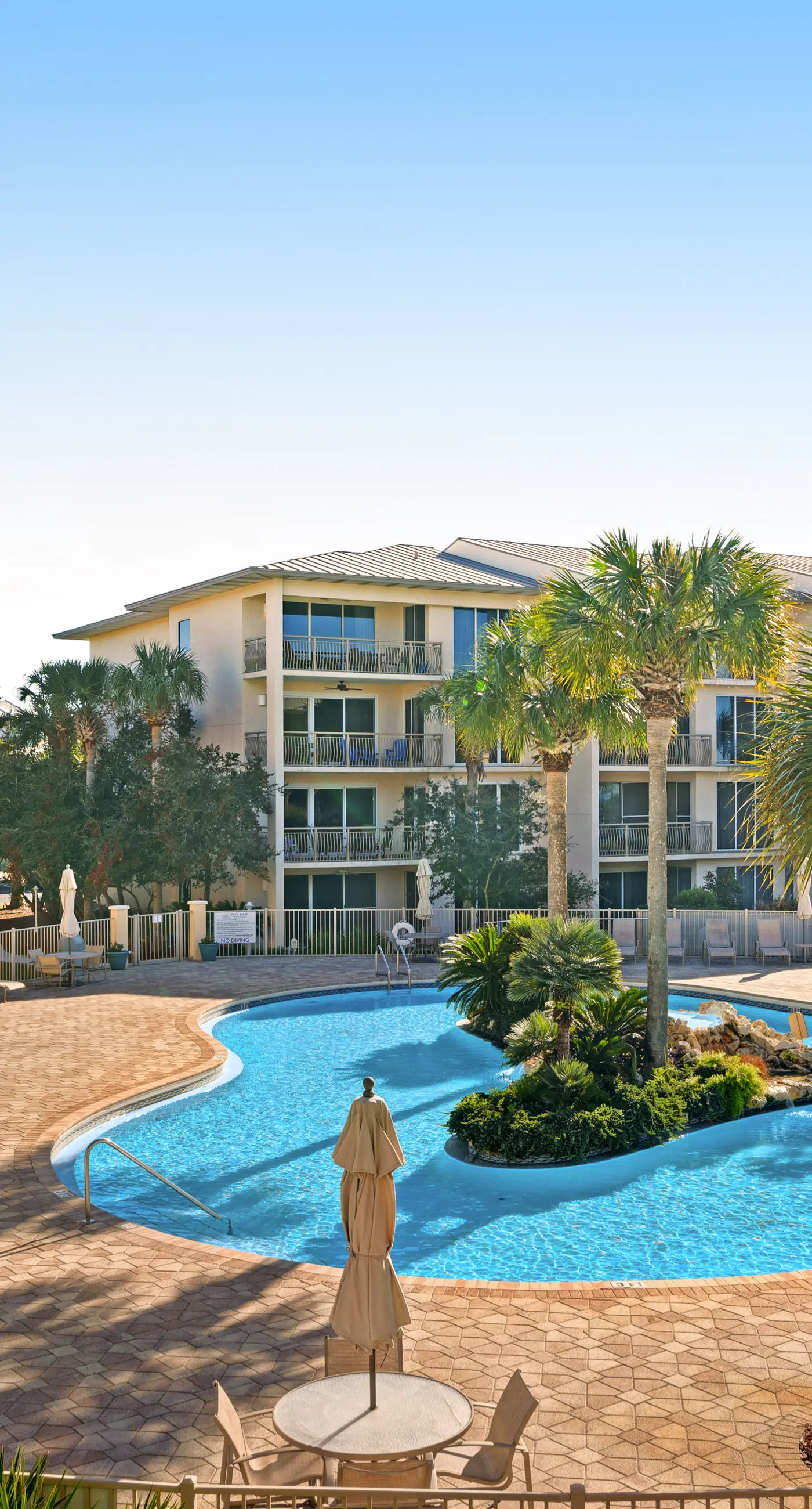Luxuriously renovated condo with Gulf views, beach access, pool, & hot tub