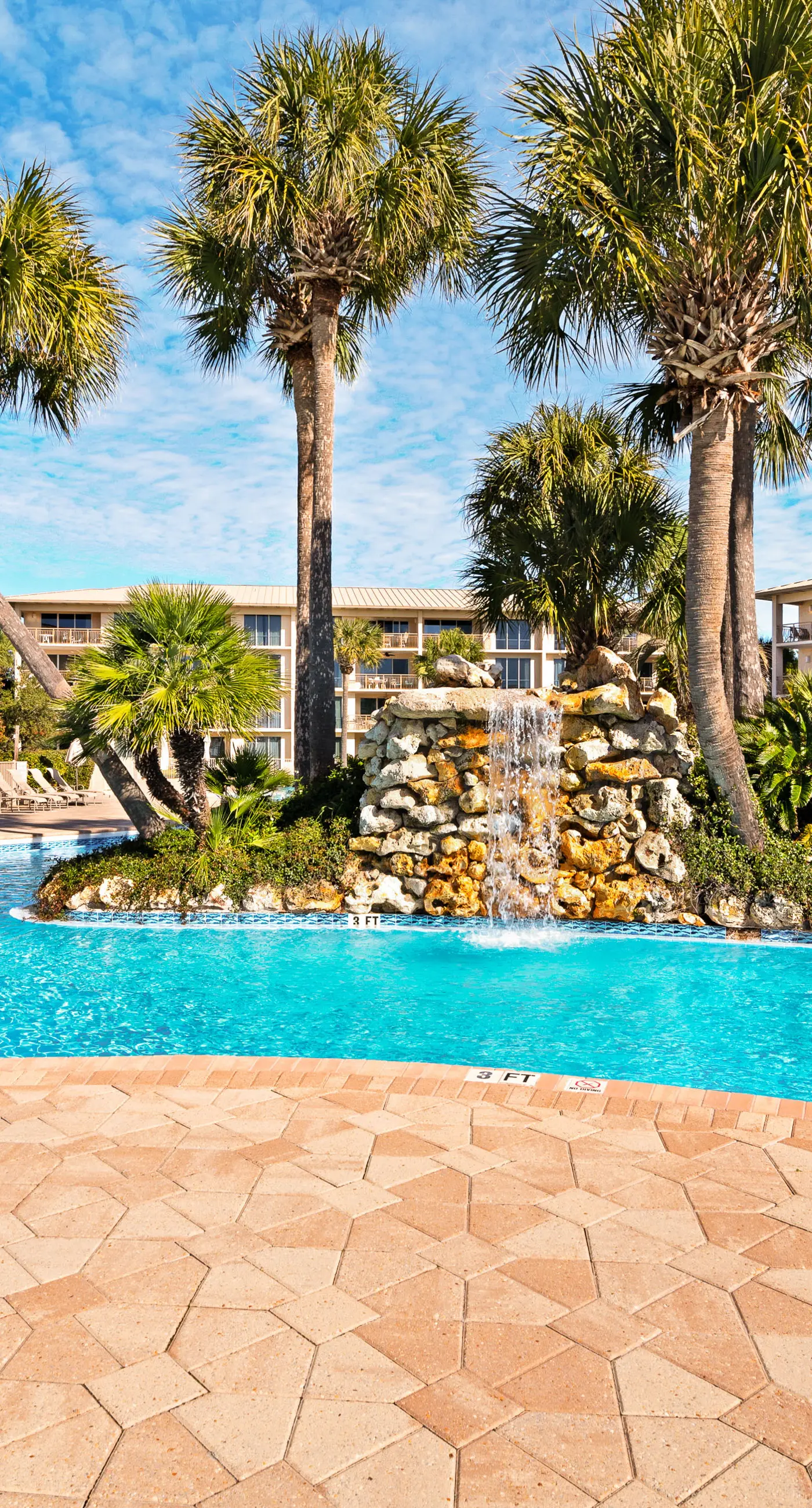 Luxuriously renovated condo with Gulf views, beach access, pool, & hot tub