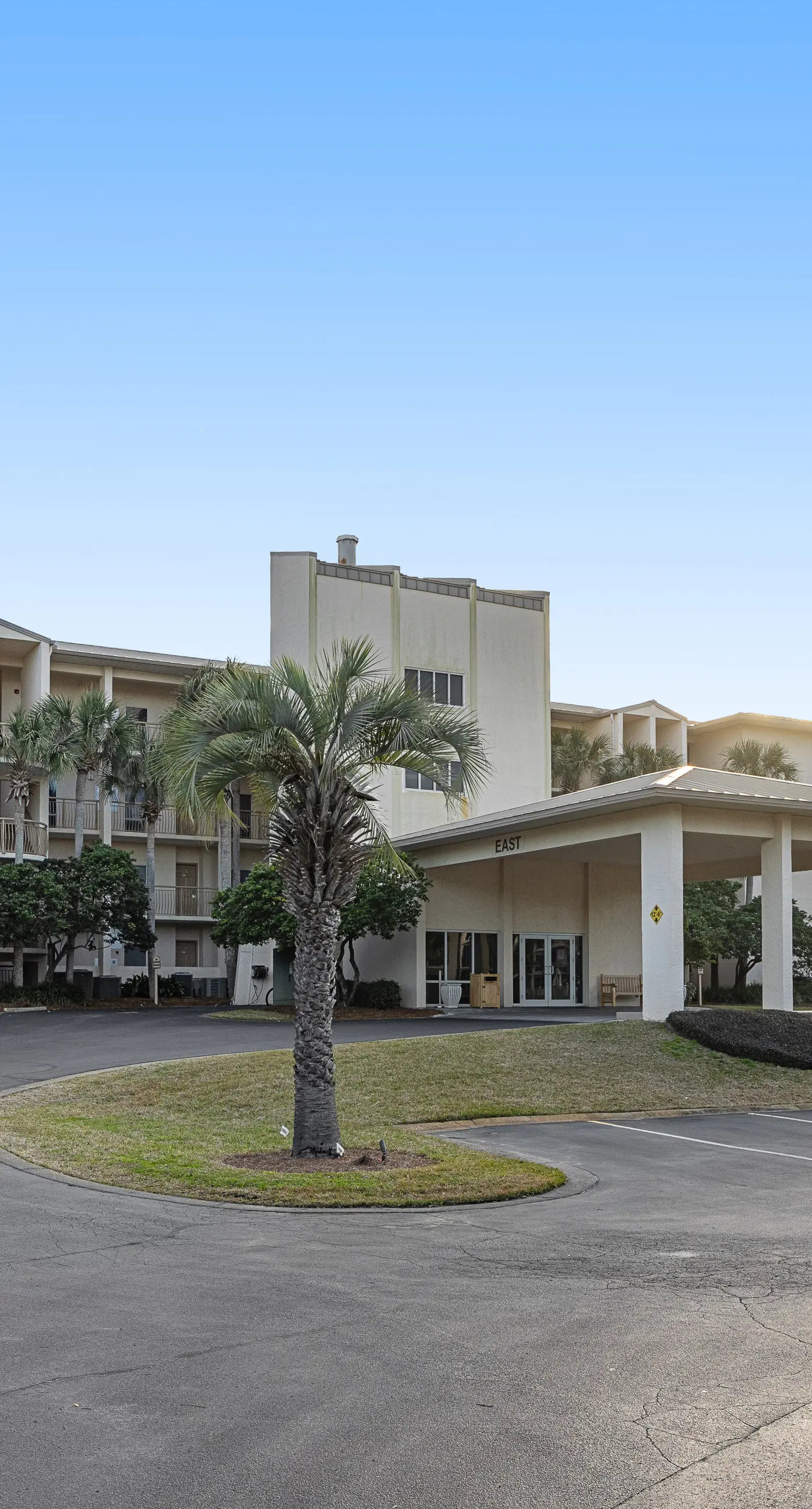 Luxuriously renovated condo with Gulf views, beach access, pool, & hot tub