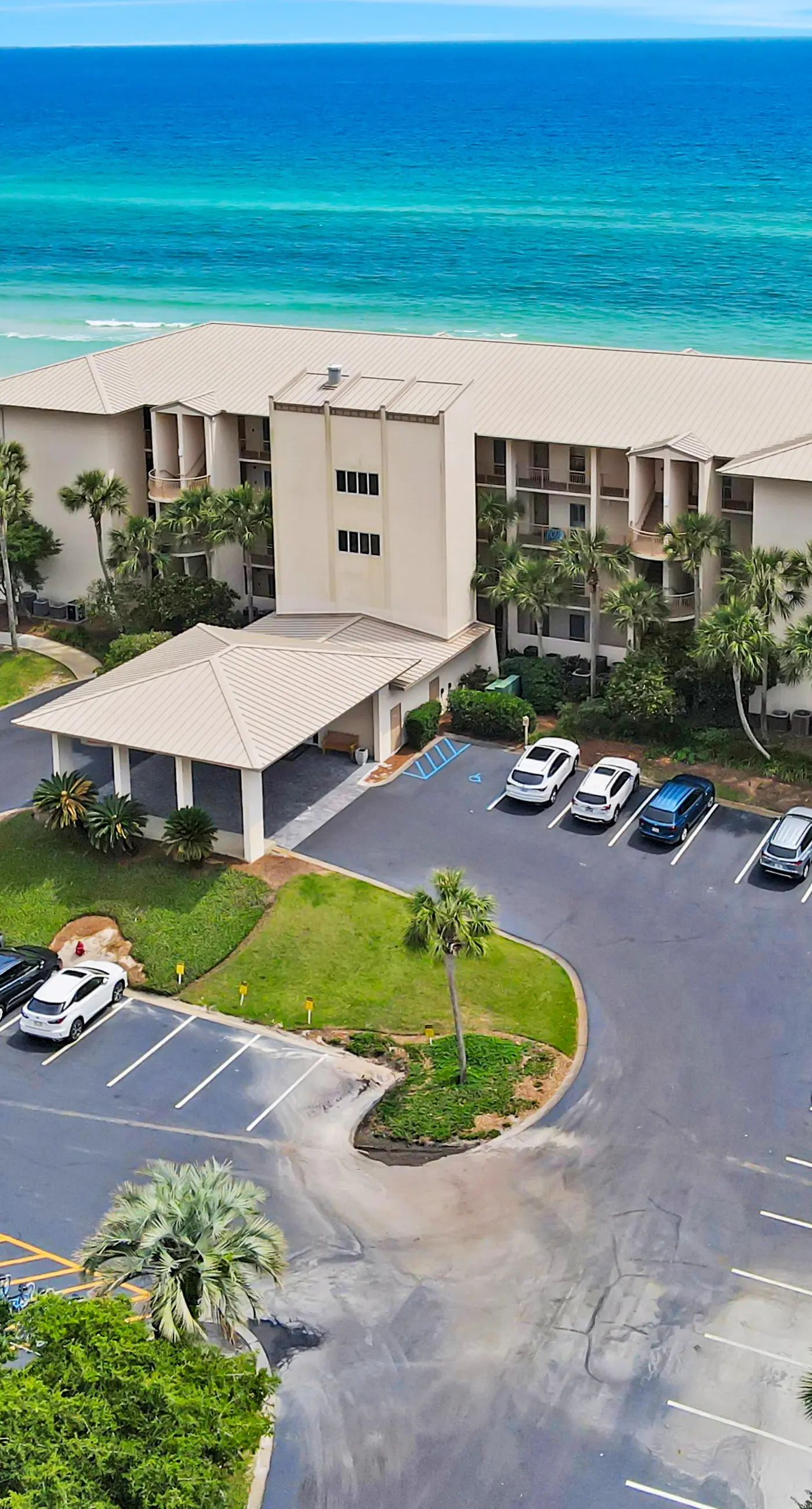 Luxuriously renovated condo with Gulf views, beach access, pool, & hot tub