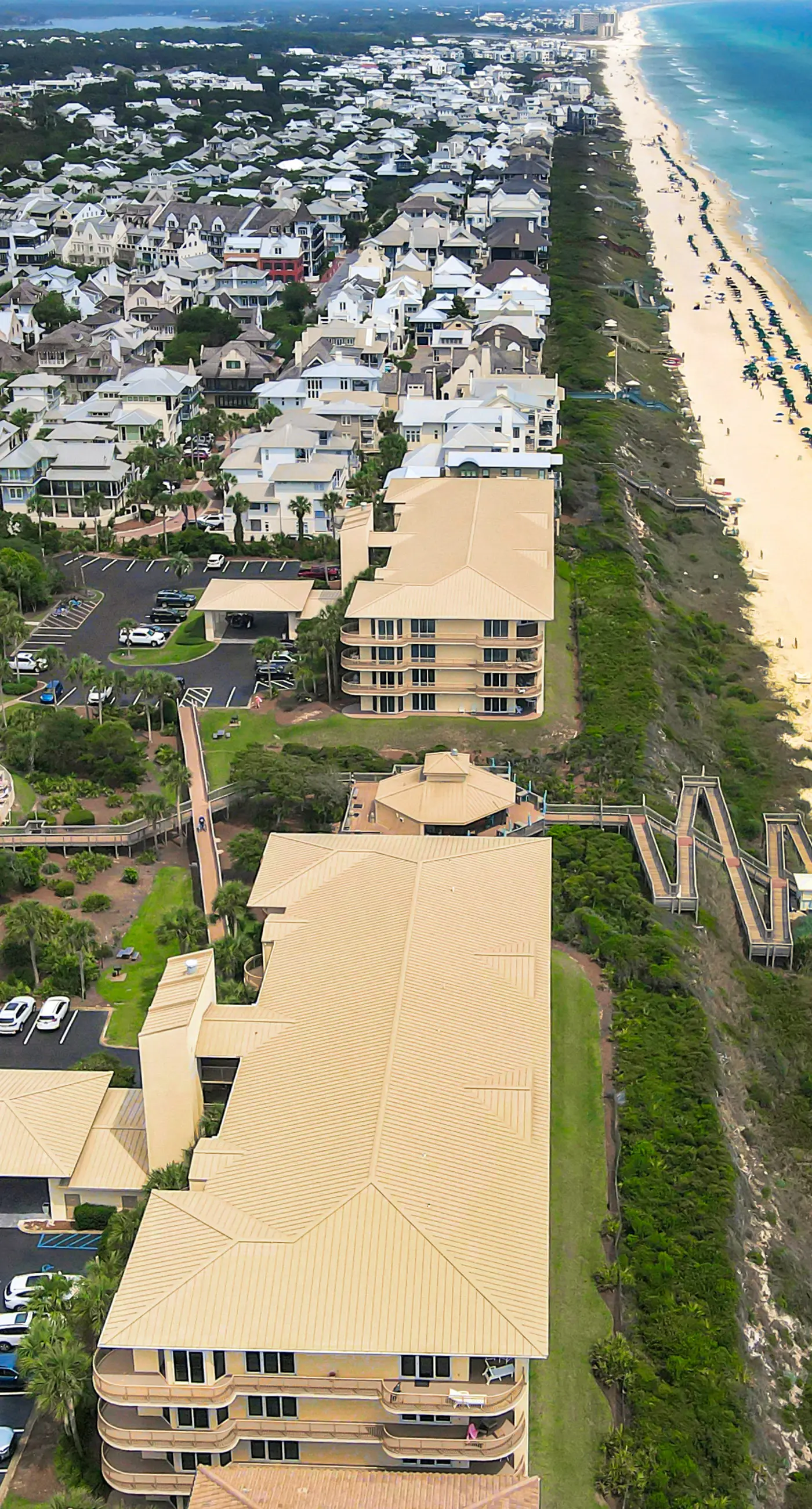 Luxuriously renovated condo with Gulf views, beach access, pool, & hot tub