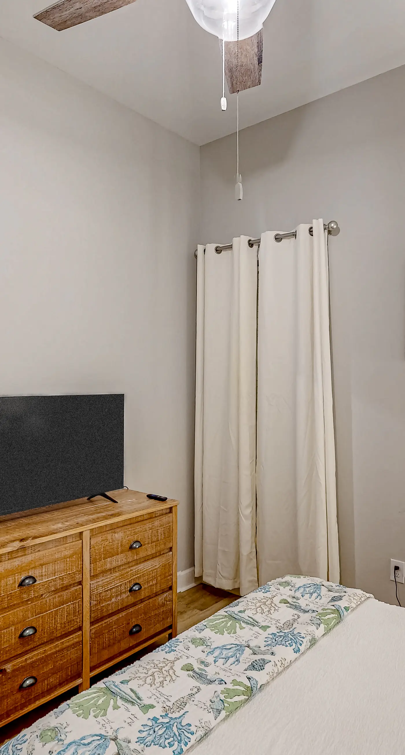 4th-floor condo near the beach with balcony, outdoor pool, elevator, W/D, & AC
