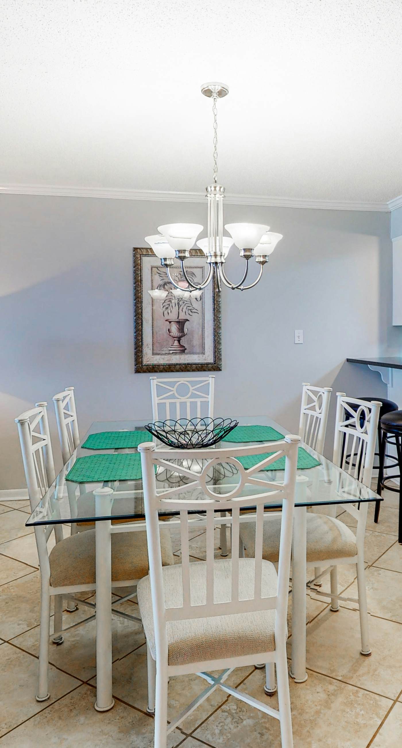 Modern Gulf-front condo with beach setup - close to restaurants