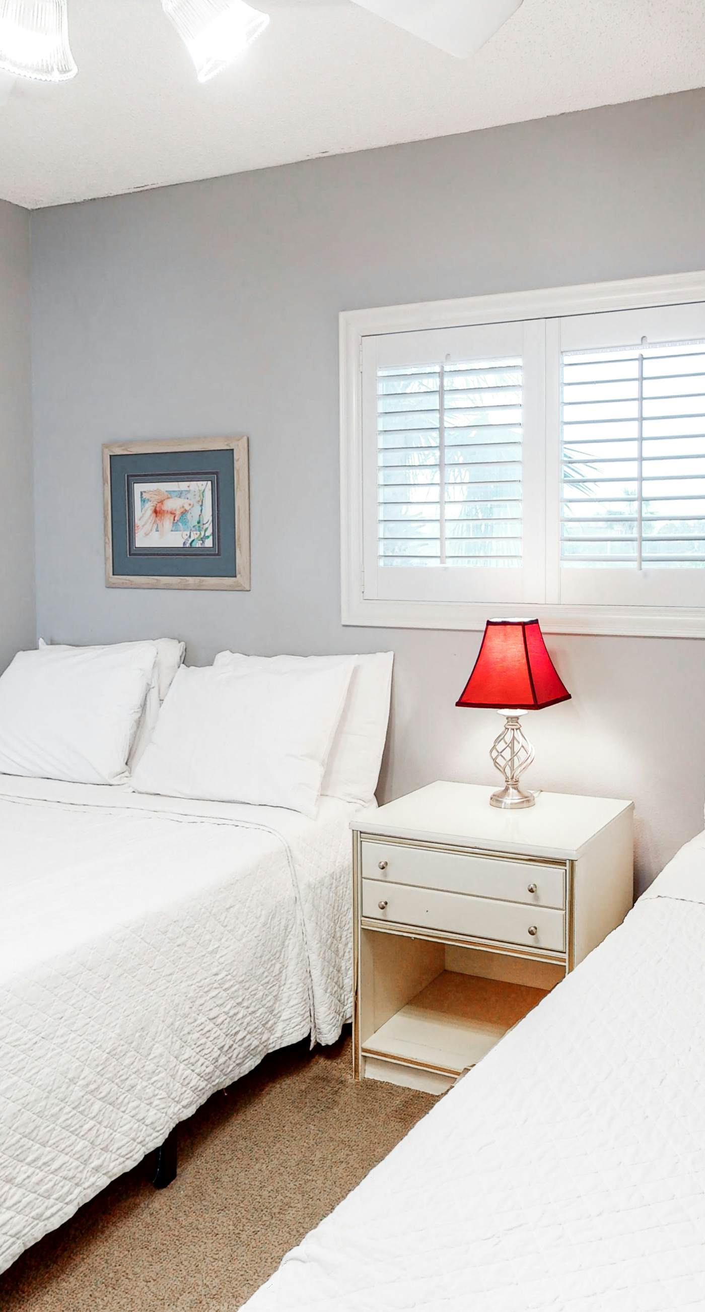 Modern Gulf-front condo with beach setup - close to restaurants