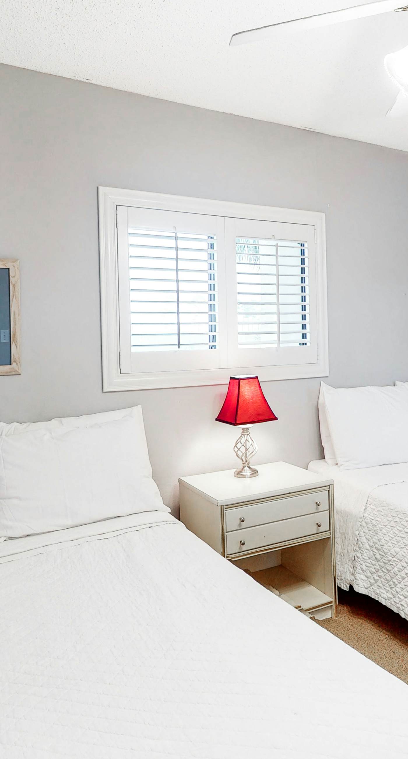 Modern Gulf-front condo with beach setup - close to restaurants